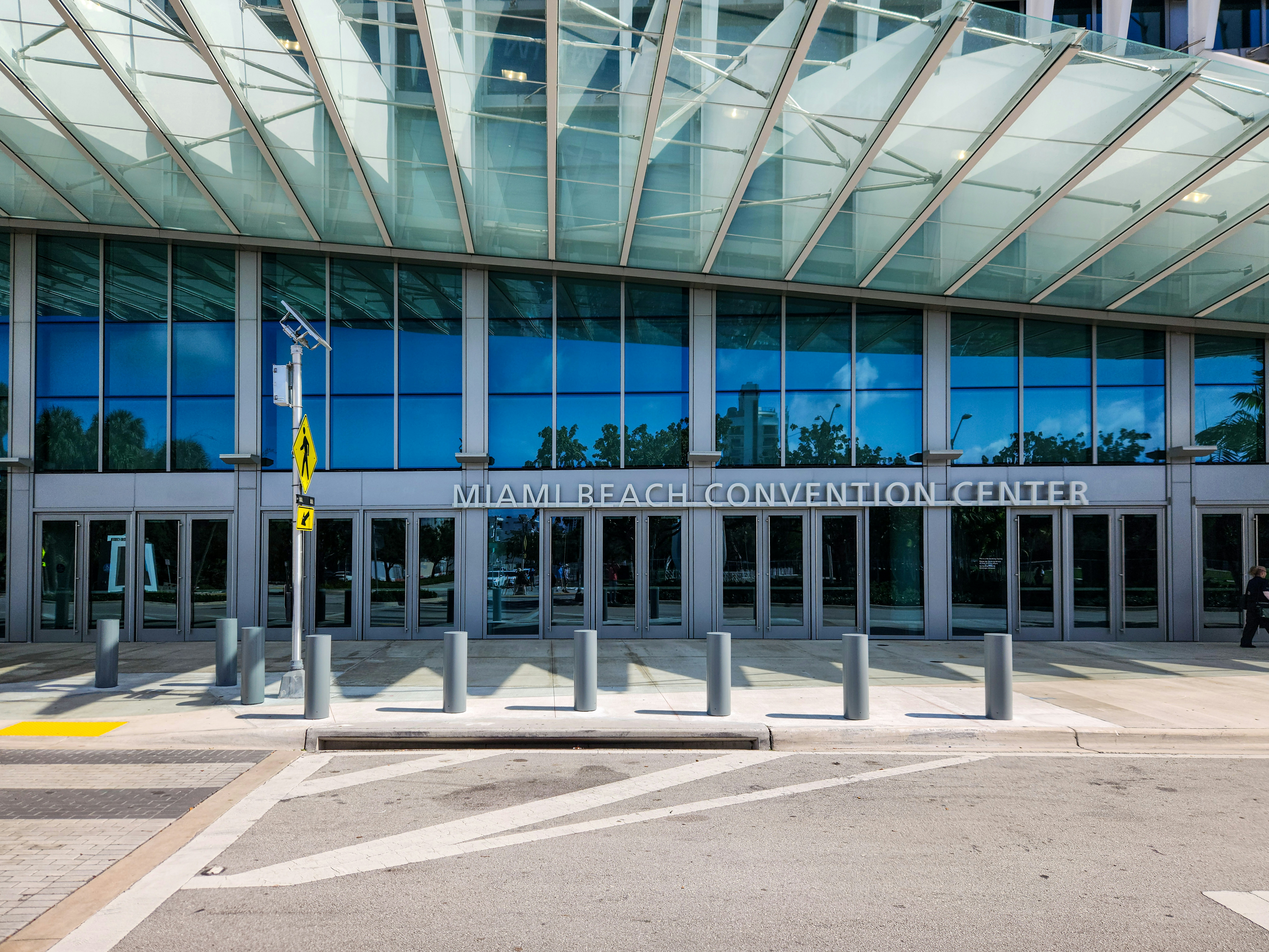 An empty parking lot in front of a building