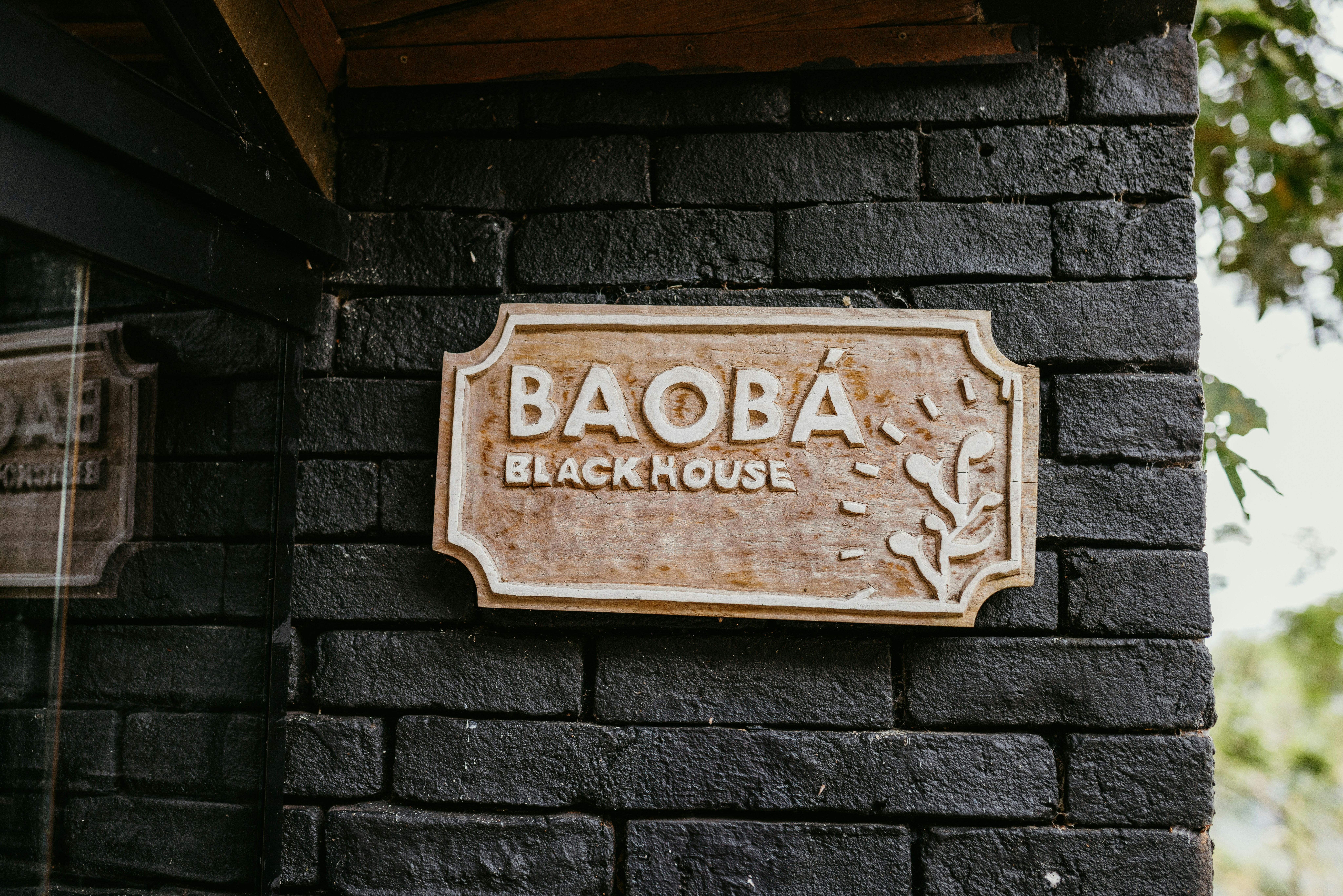 A sign on the side of a building that says baoba blackhouse