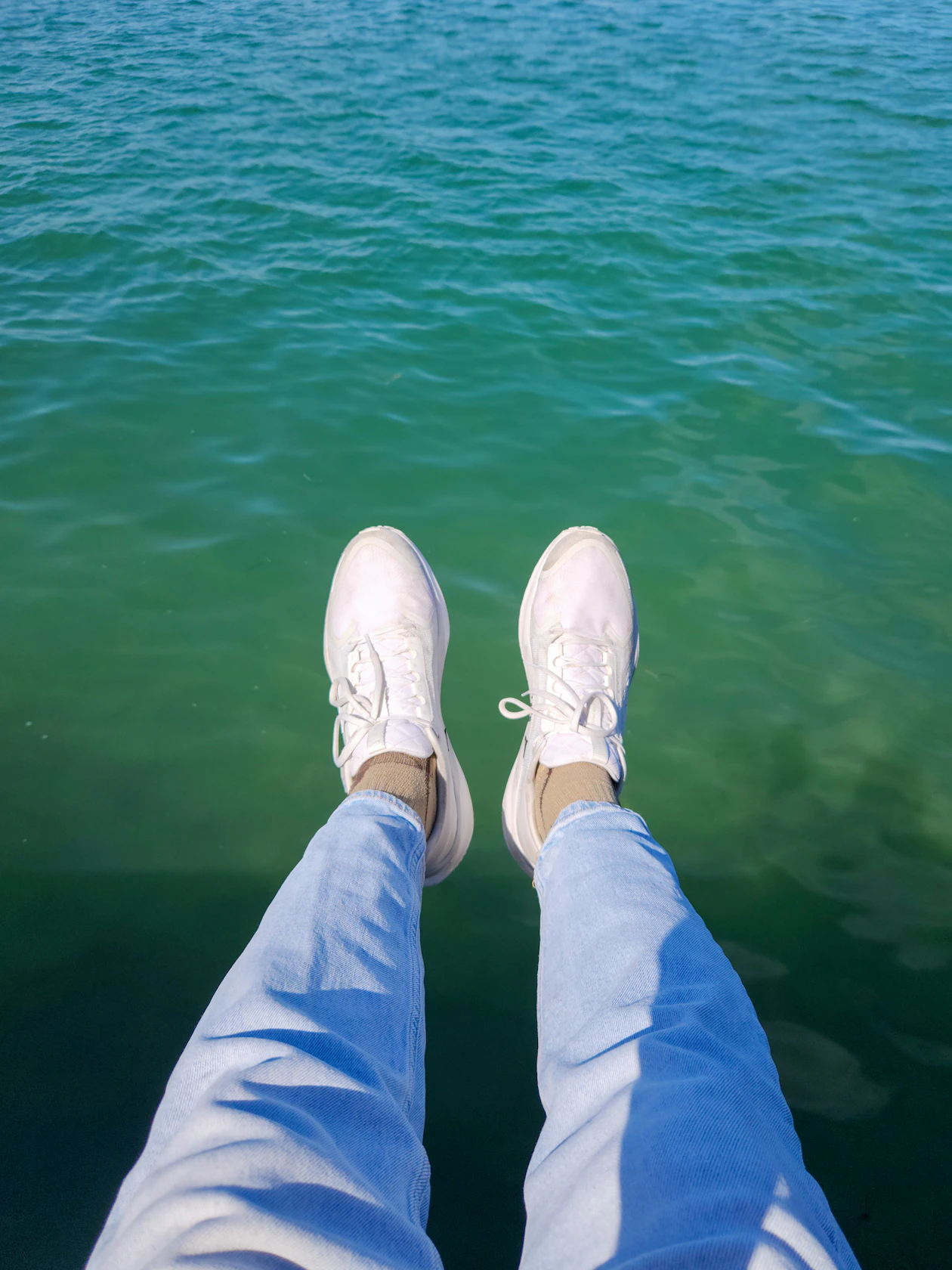 Pieds et jambes de senior - fourmillements et paresthésies