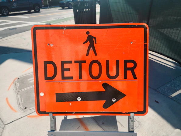 A detour sign on the side of the road