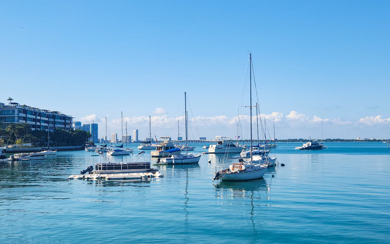 O estilo de vida waterfront: marinas privativas e nova arquitetura à beira d'água