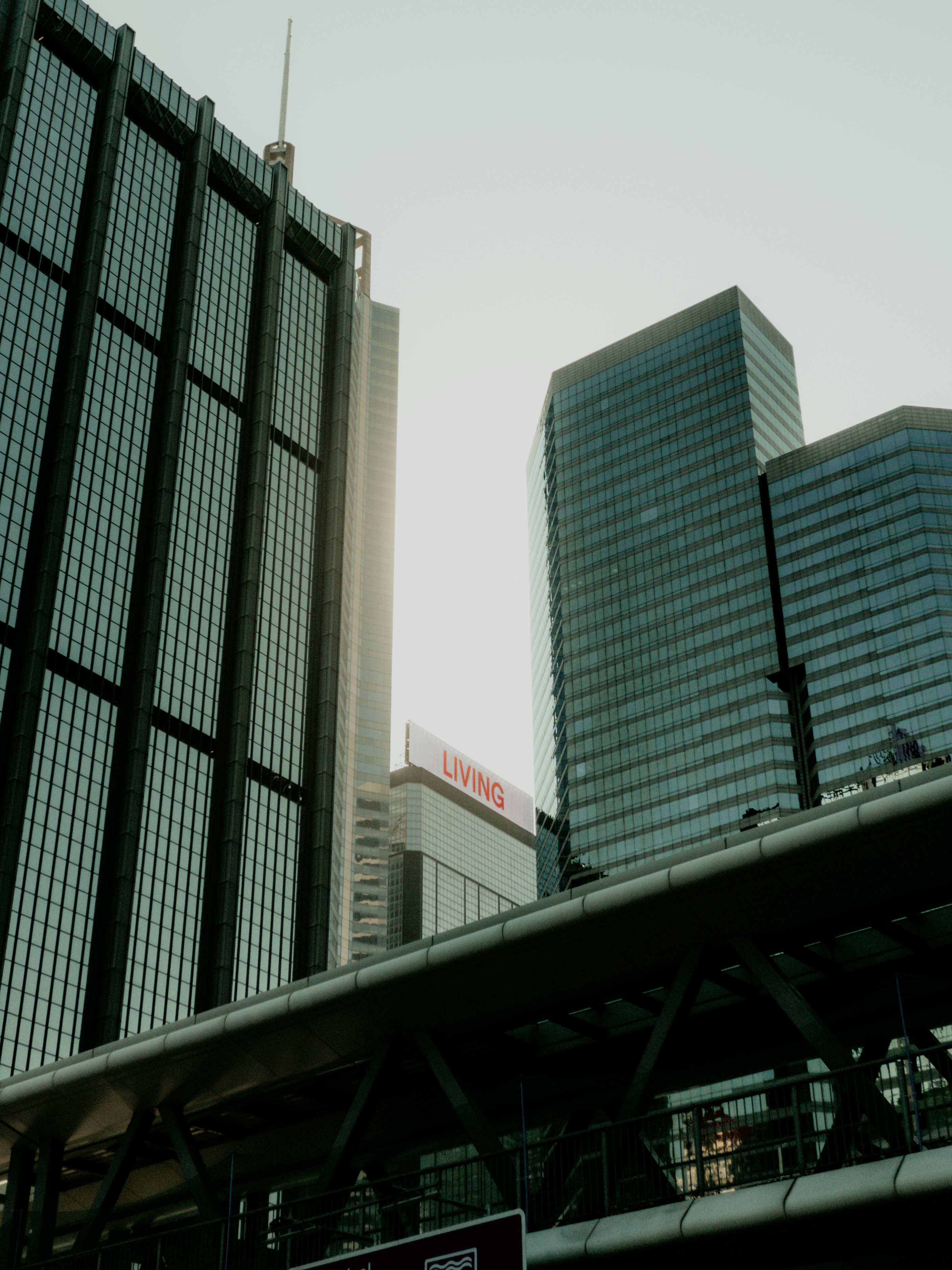 Live Commerce & Shoppable Streams: Tactics That Convert for Small Brands in 2026