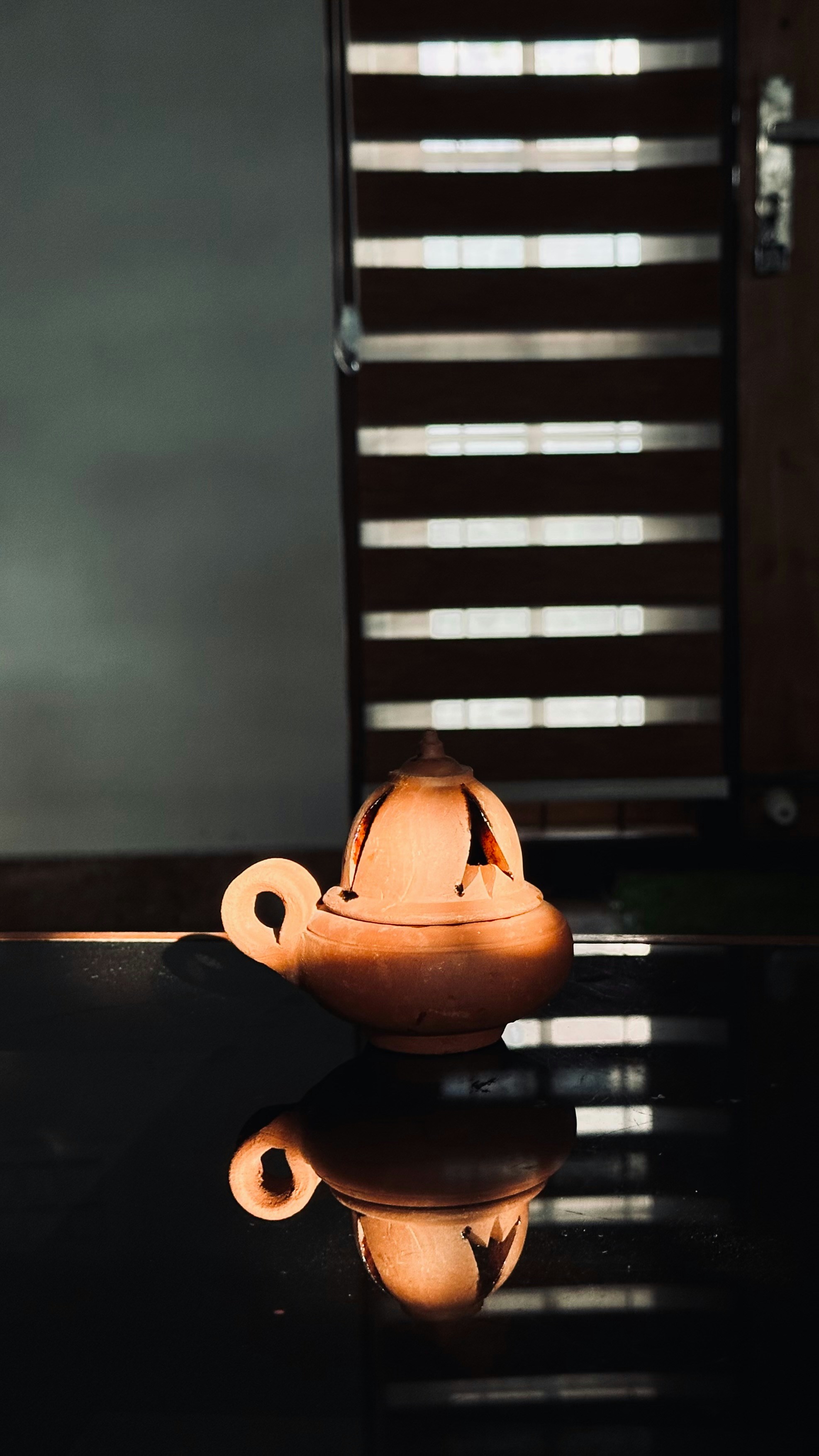 A vase sitting on top of a black table