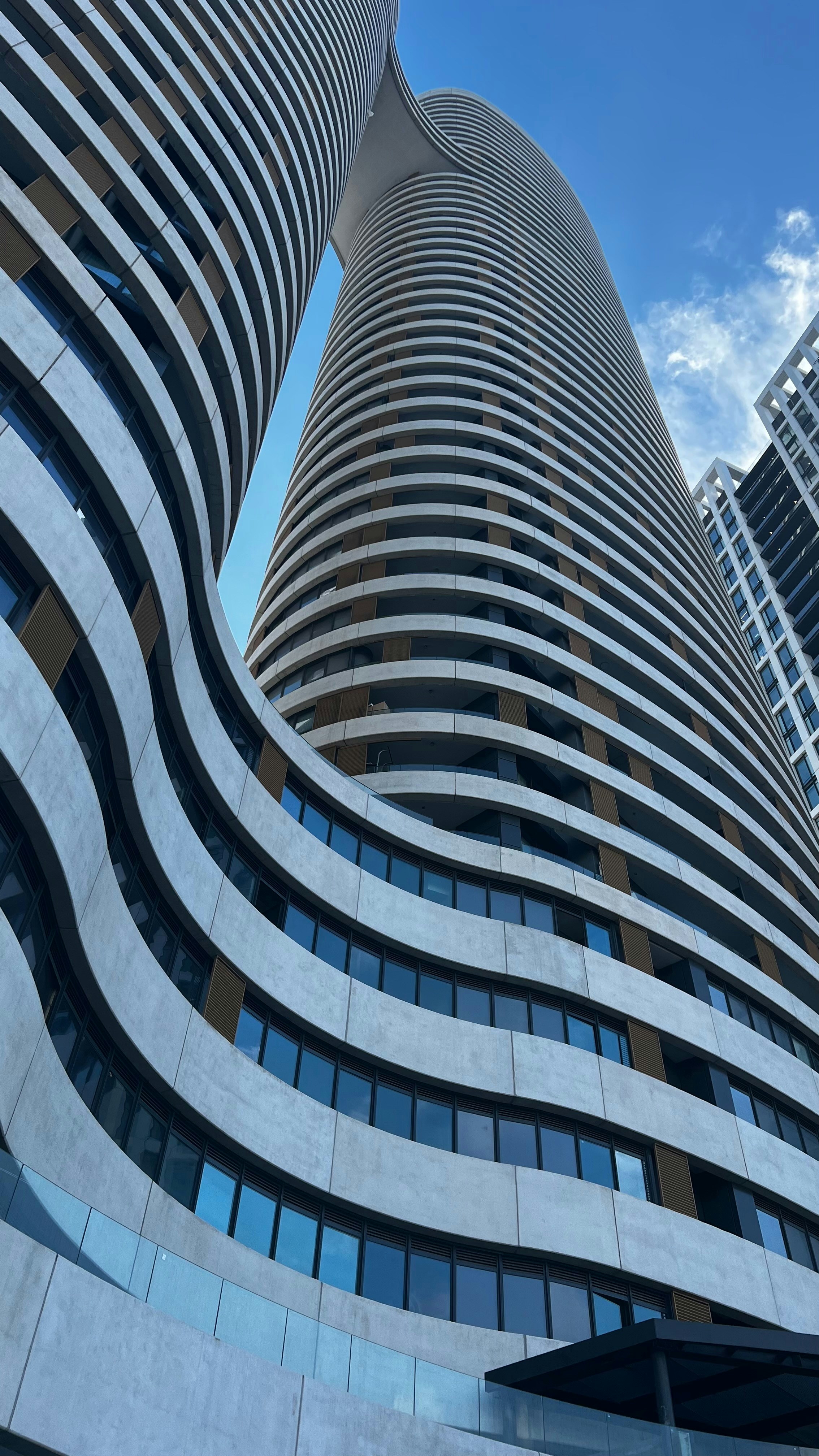 A very tall building with a lot of windows