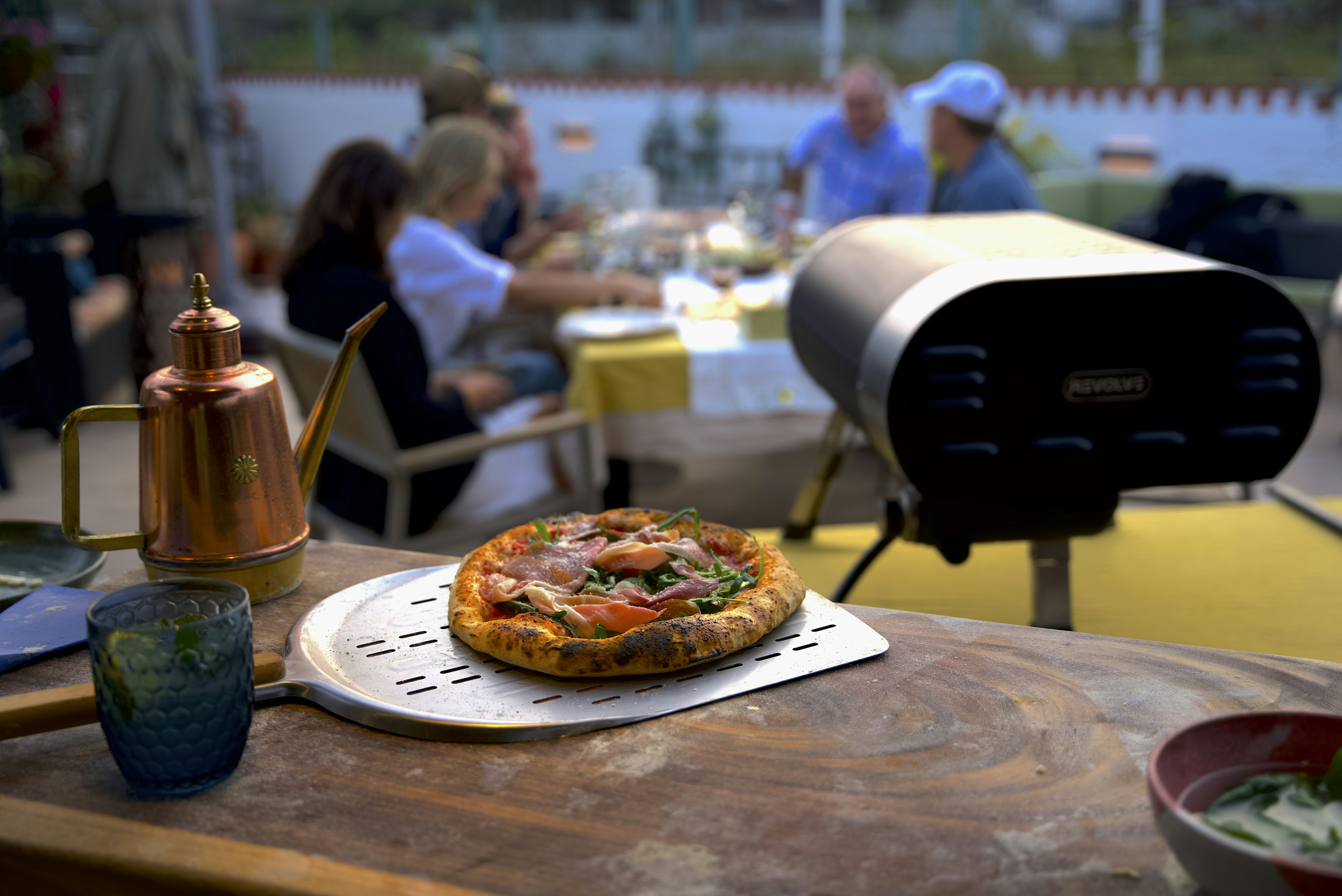 A pizza sitting on top of a wooden table