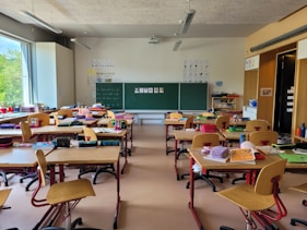 A classroom filled with lots of desks and chairs