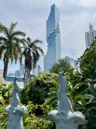 A view of a tall building from a garden