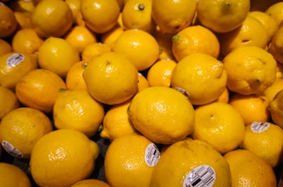 A pile of lemons sitting on top of each other