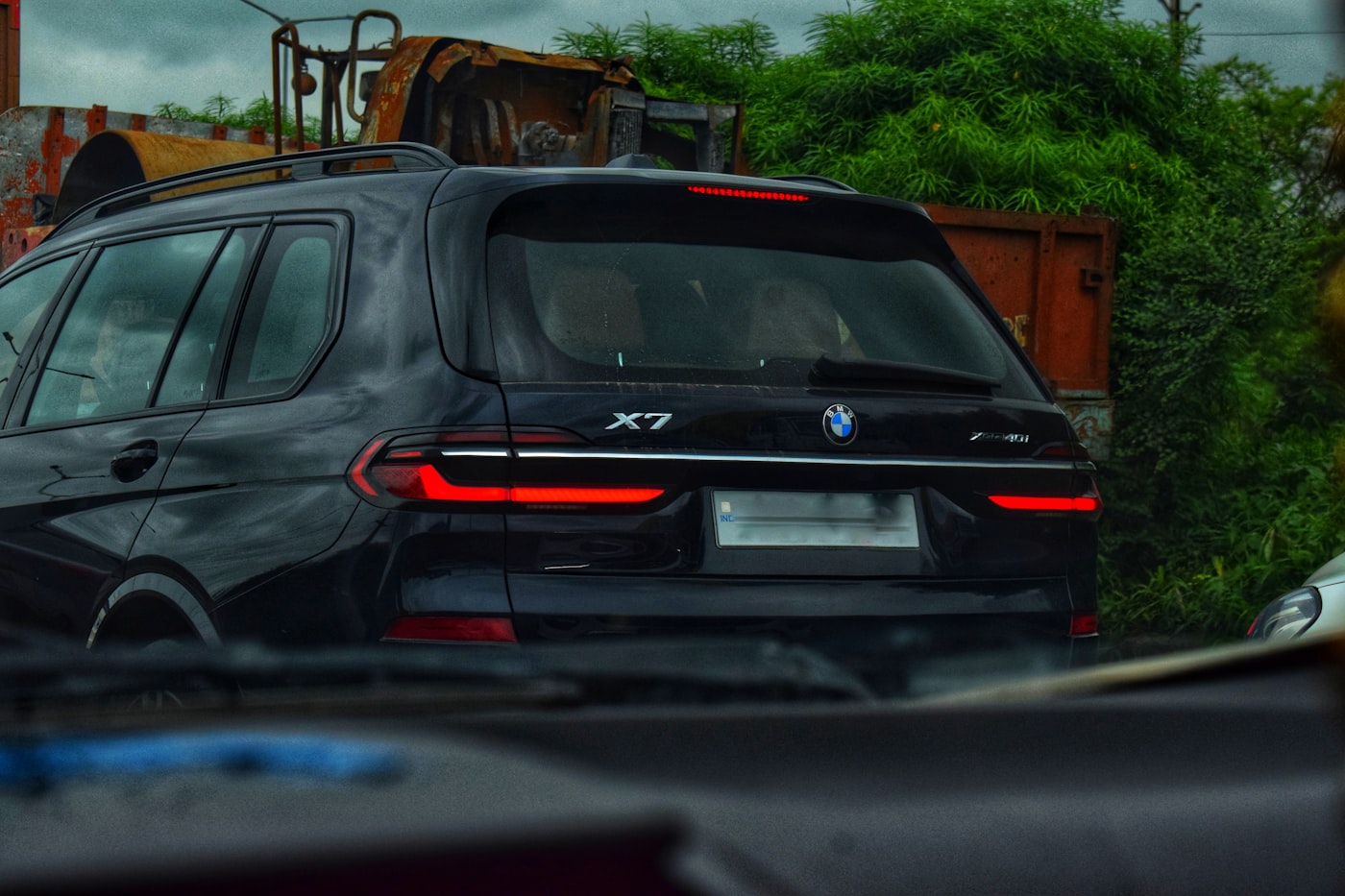 BMW X7 exterior side profile