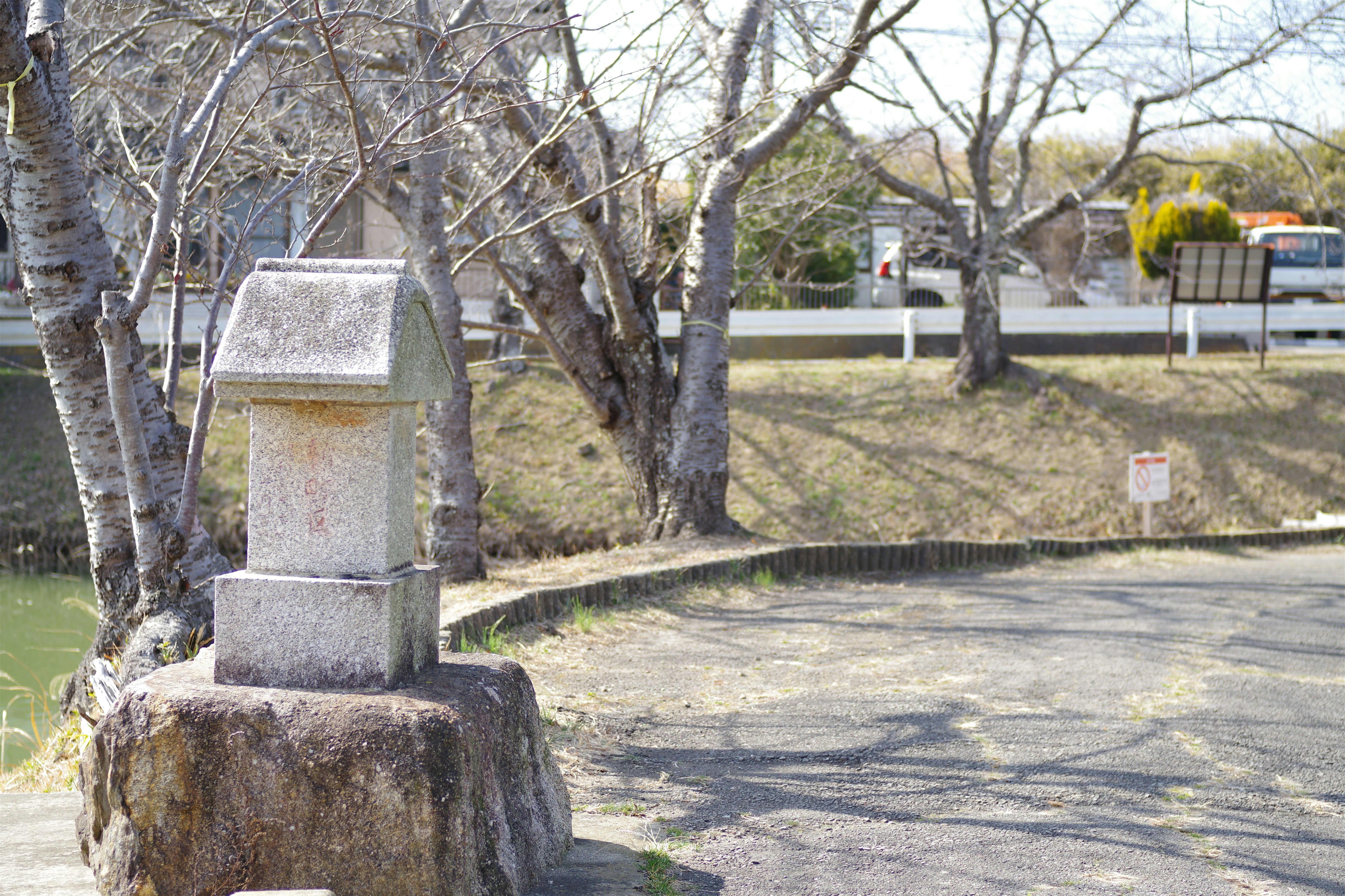 A stone monument sitting on the side of a road