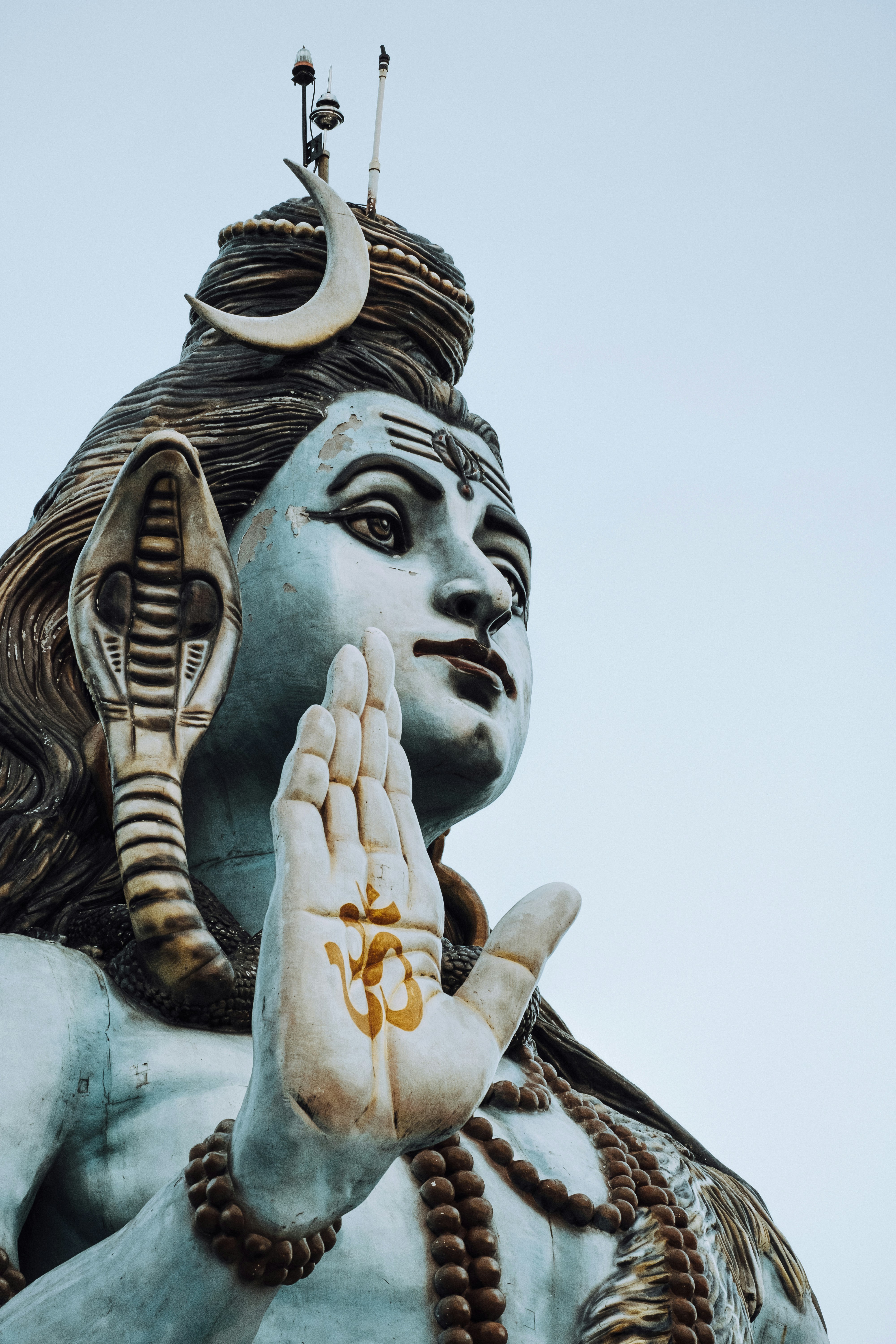 A statue of a man with a crown on his head