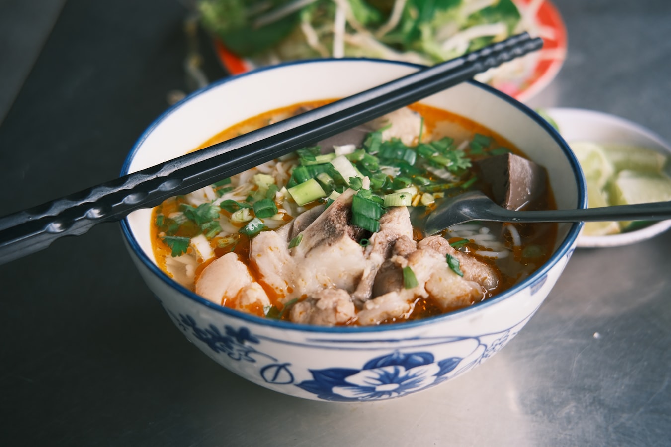 Đặc sản Huế nhất định phải thử: 12 món tinh tế của đất cố đô