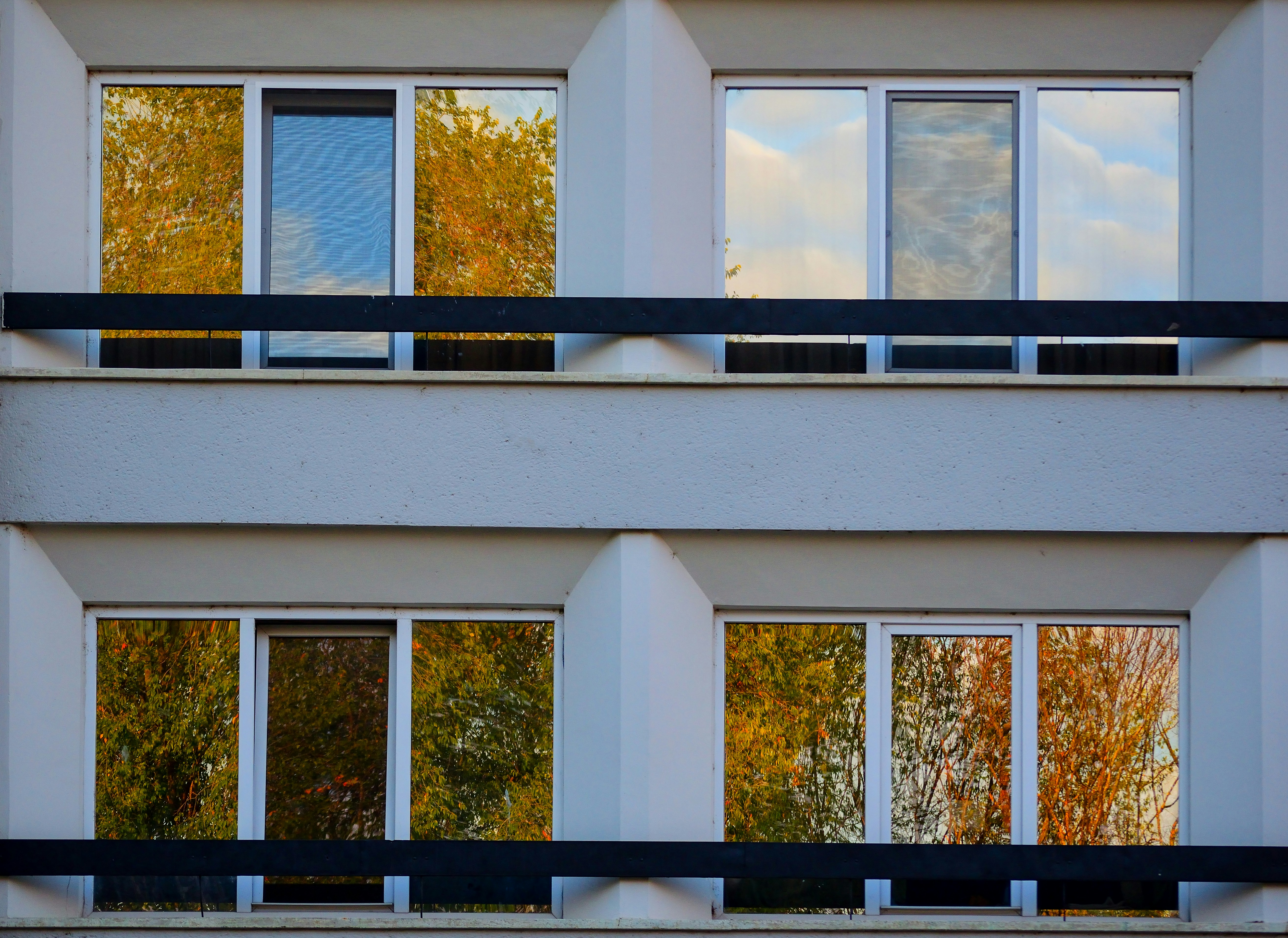 A tall building with lots of windows and balconies photo – Free Window ...