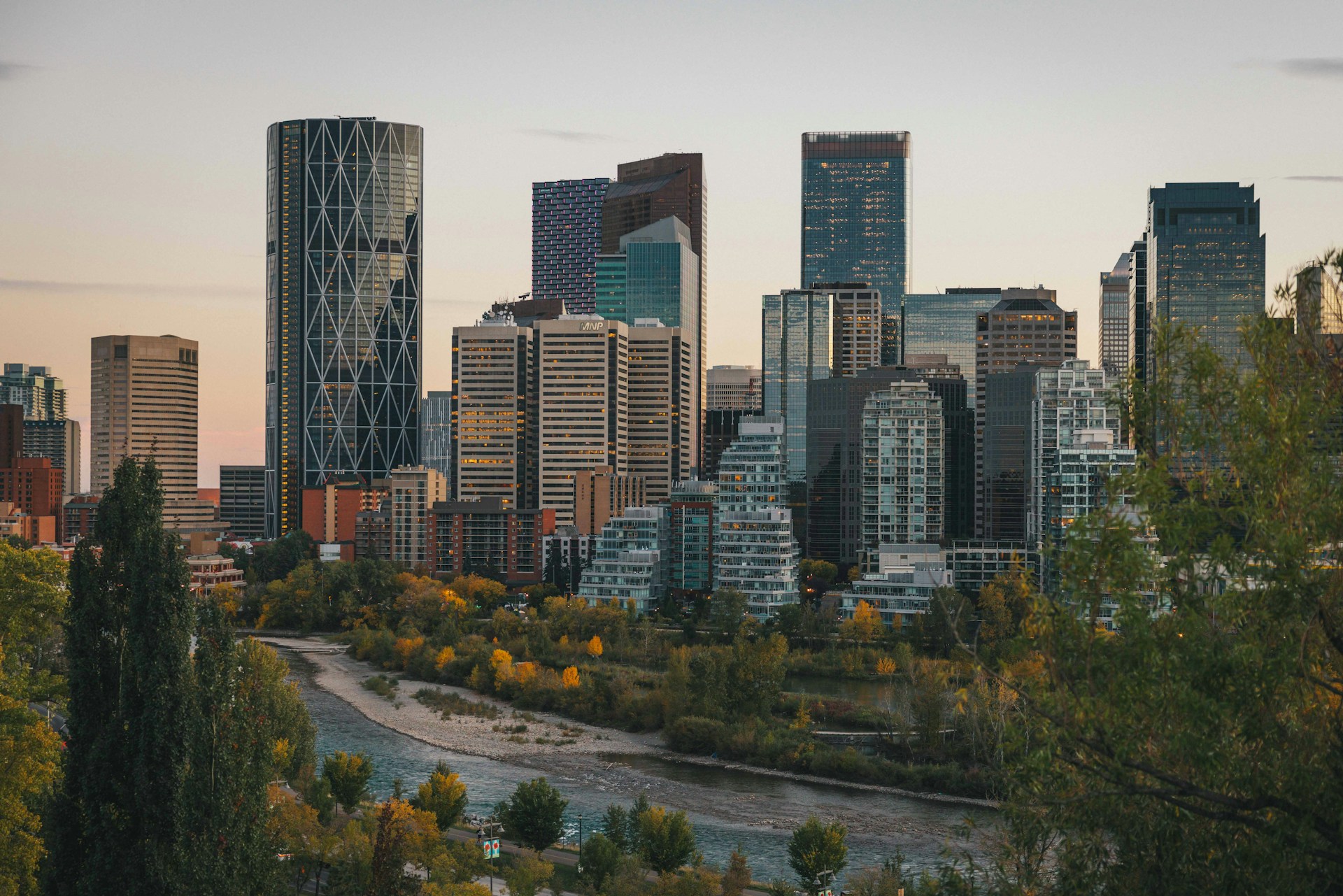 A city skyline with a river running through it