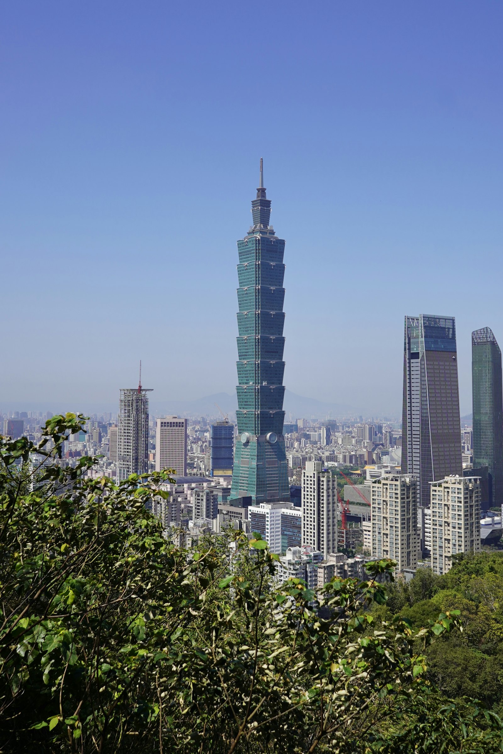 អគារ Taipei 101 លេចធ្លោលើផ្ទៃមេឃទីក្រុងតៃប៉ិ