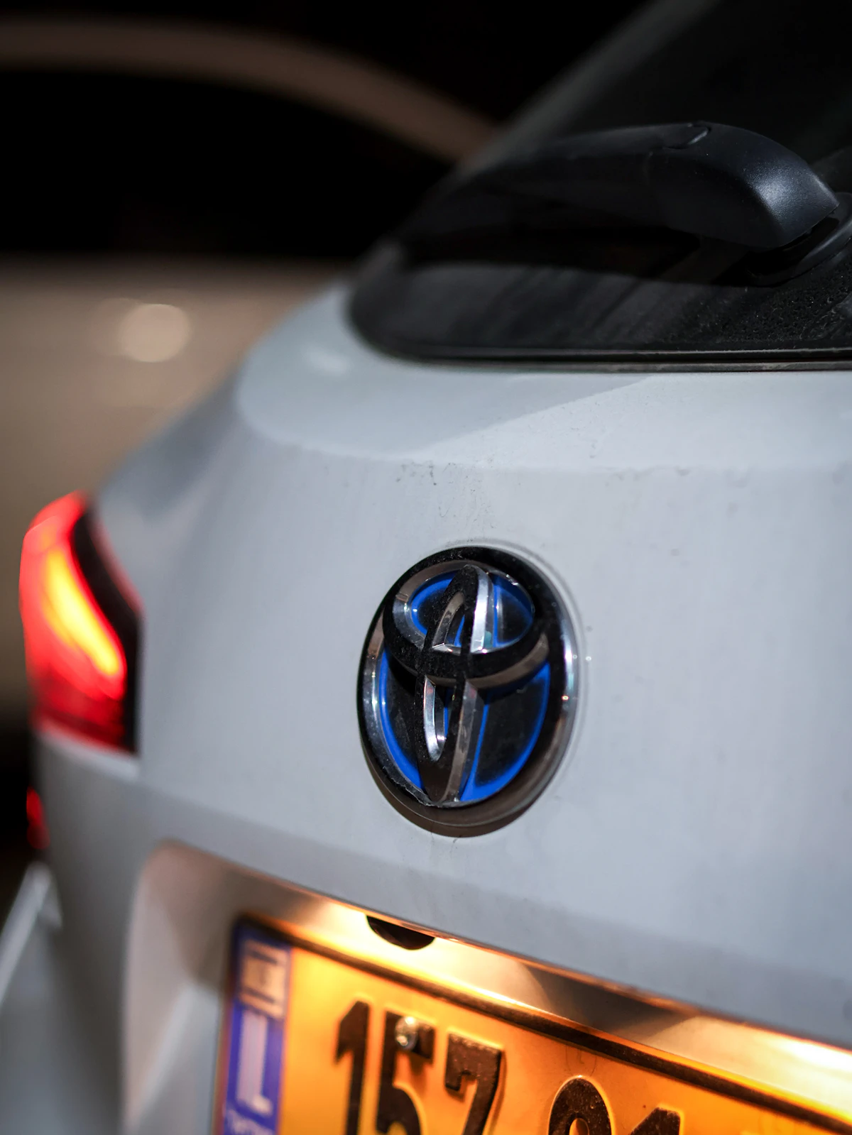 Toyota Hybrid badge, representing our hybrid vehicle air-conditioning service