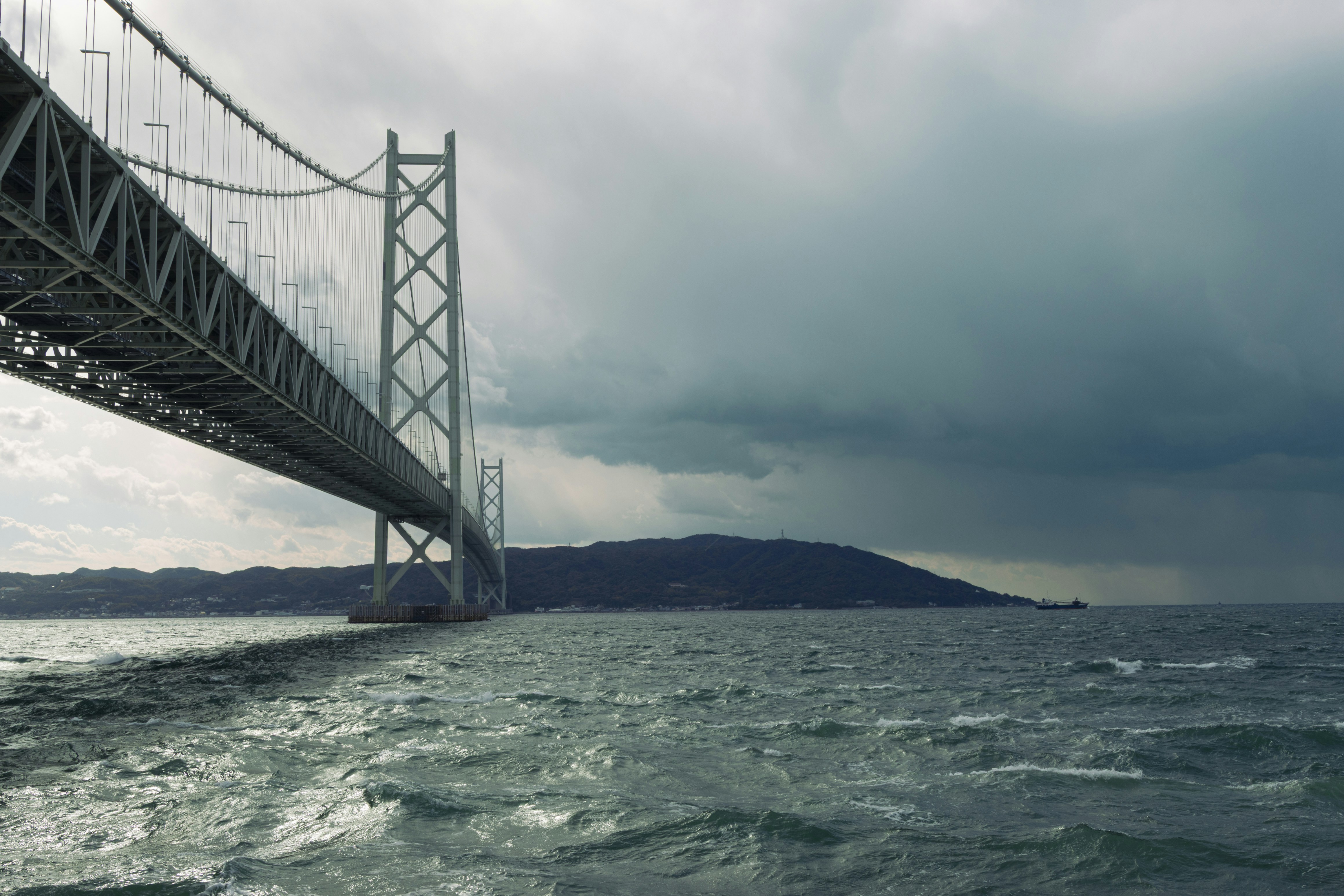 Akashi Kaikyō Bridge photo 3