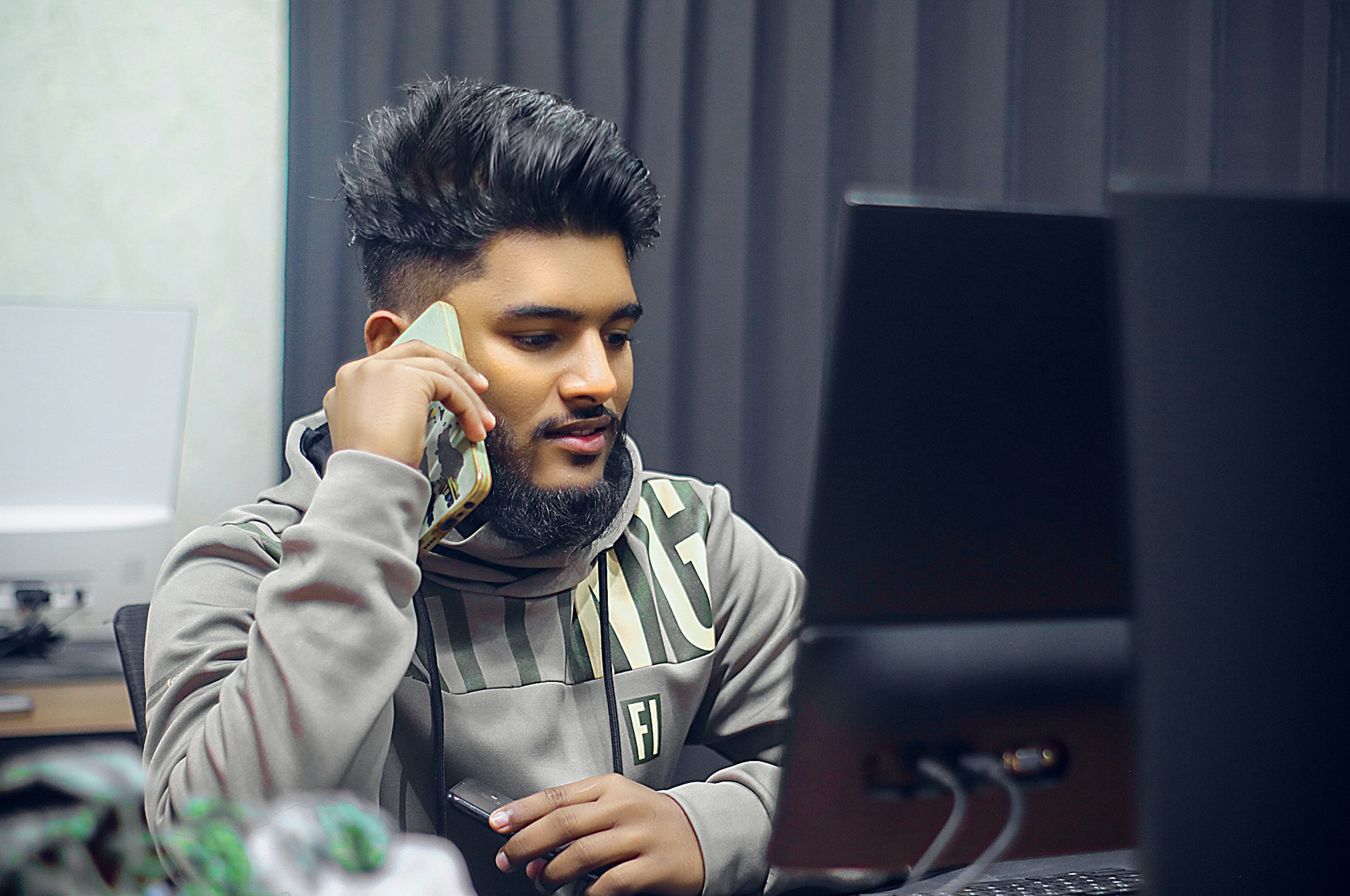 Body Language Tips for European SMBs to Enhance Confidence