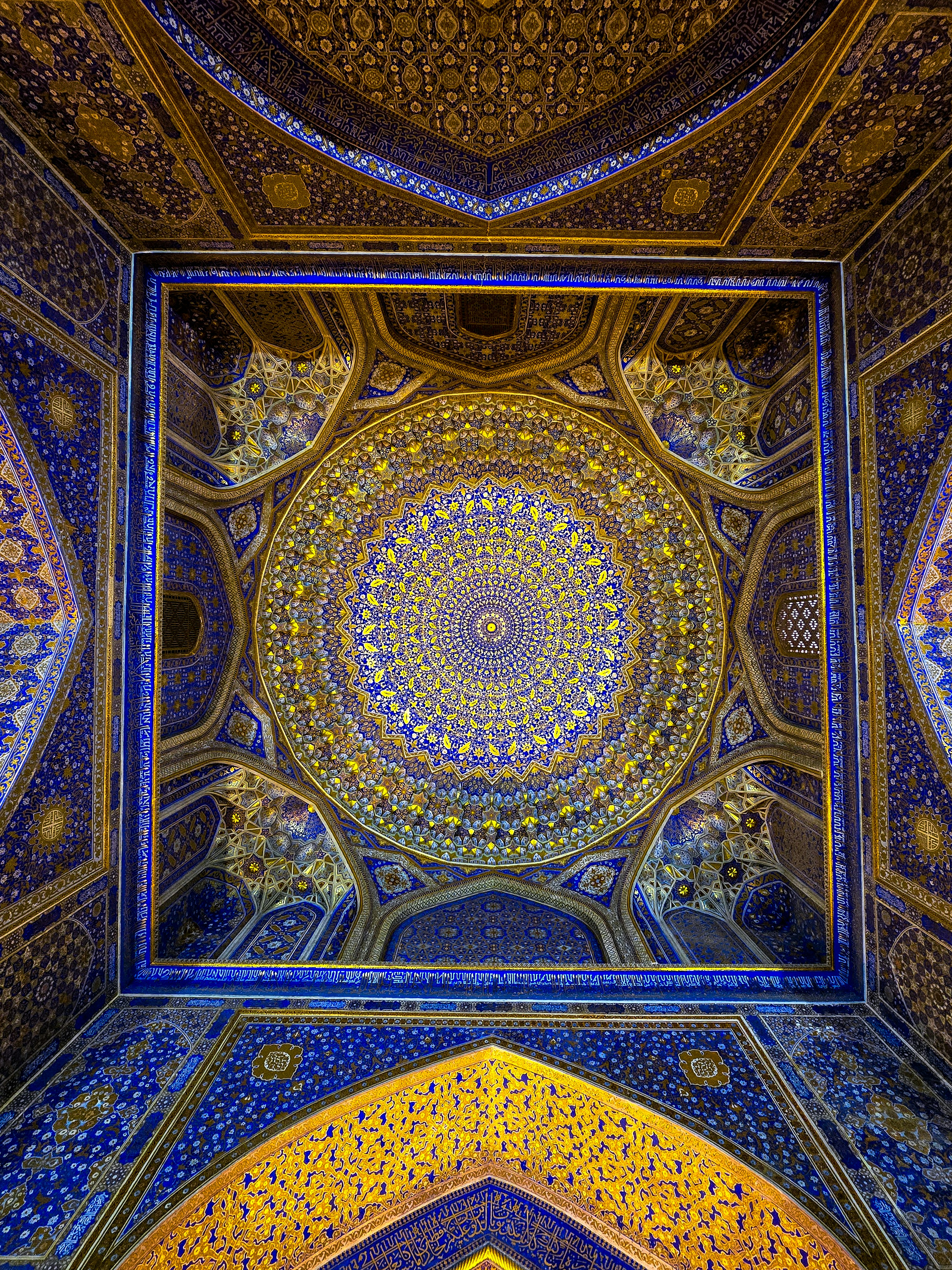 Ornate ceiling with beautiful colors and patterns.