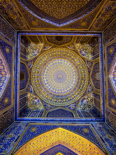 Ornate ceiling with beautiful colors and patterns.