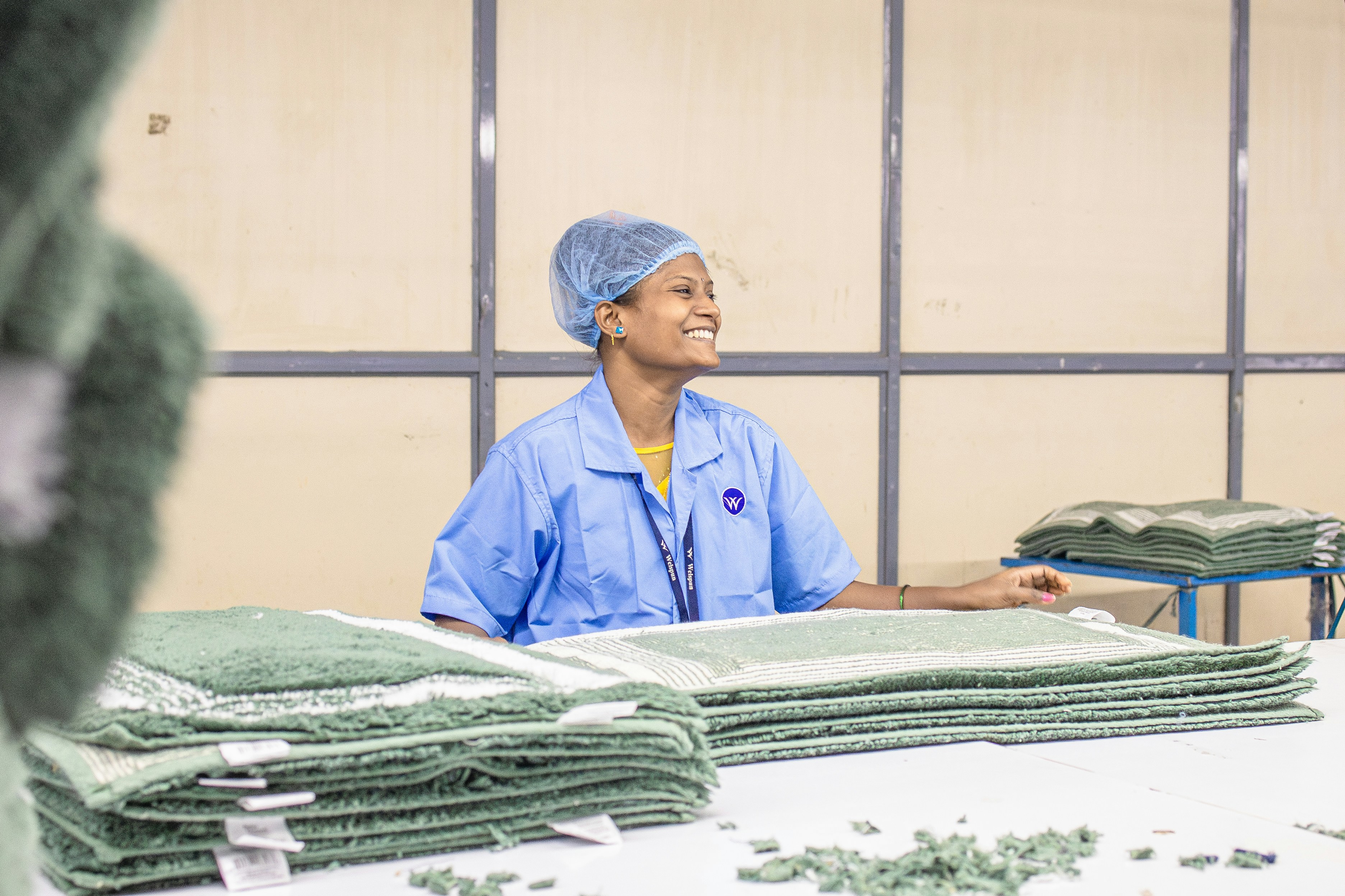 photo 1741275269806 f3666dc5e450?crop=entropy&cs=tinysrgb&fit=max&fm=jpg&ixid=M3w4ODE2MTB8MHwxfHNlYXJjaHwxNXx8Sy1CZWF1dHklMjBtYW51ZmFjdHVyaW5nfGVufDB8MHx8fDE3NzcwNzQ2MjR8MA&ixlib=rb 4.1