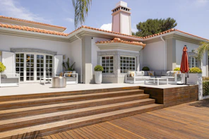 A beautiful house features an outdoor patio.