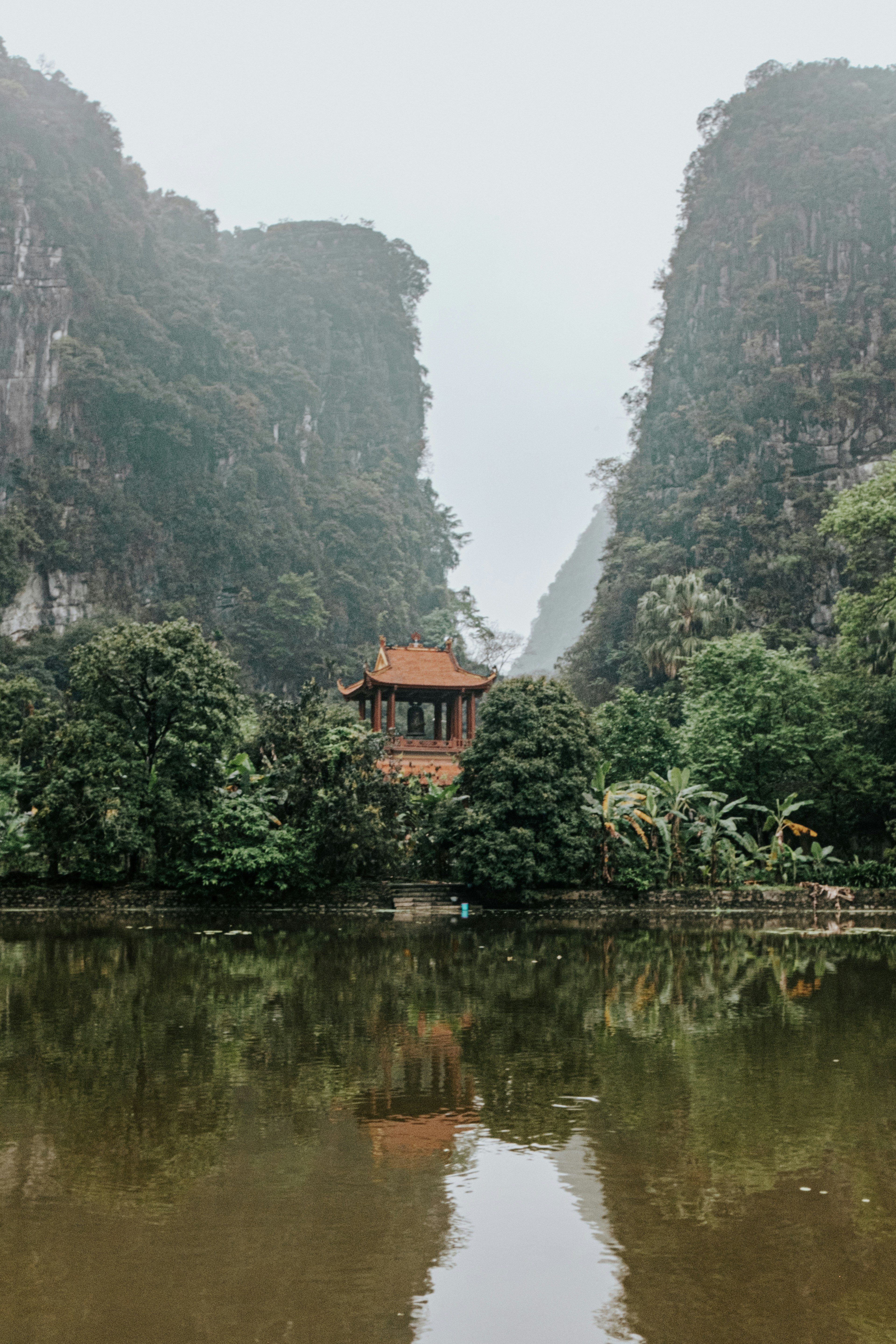 How long does it take to get from Da Nang to Hoi An?