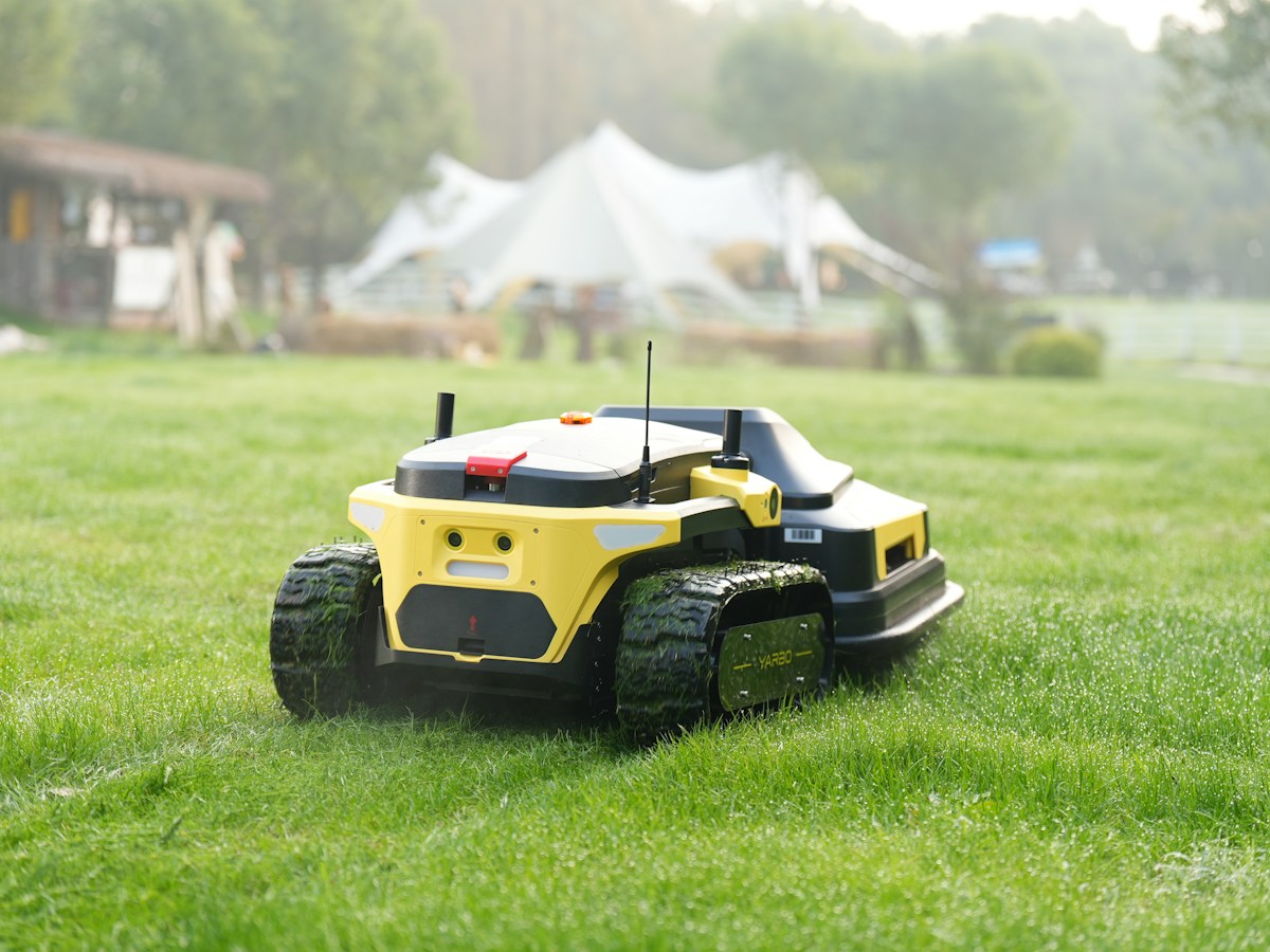 Robot tondeuse sans fil : la fin du calvaire du câble enterré