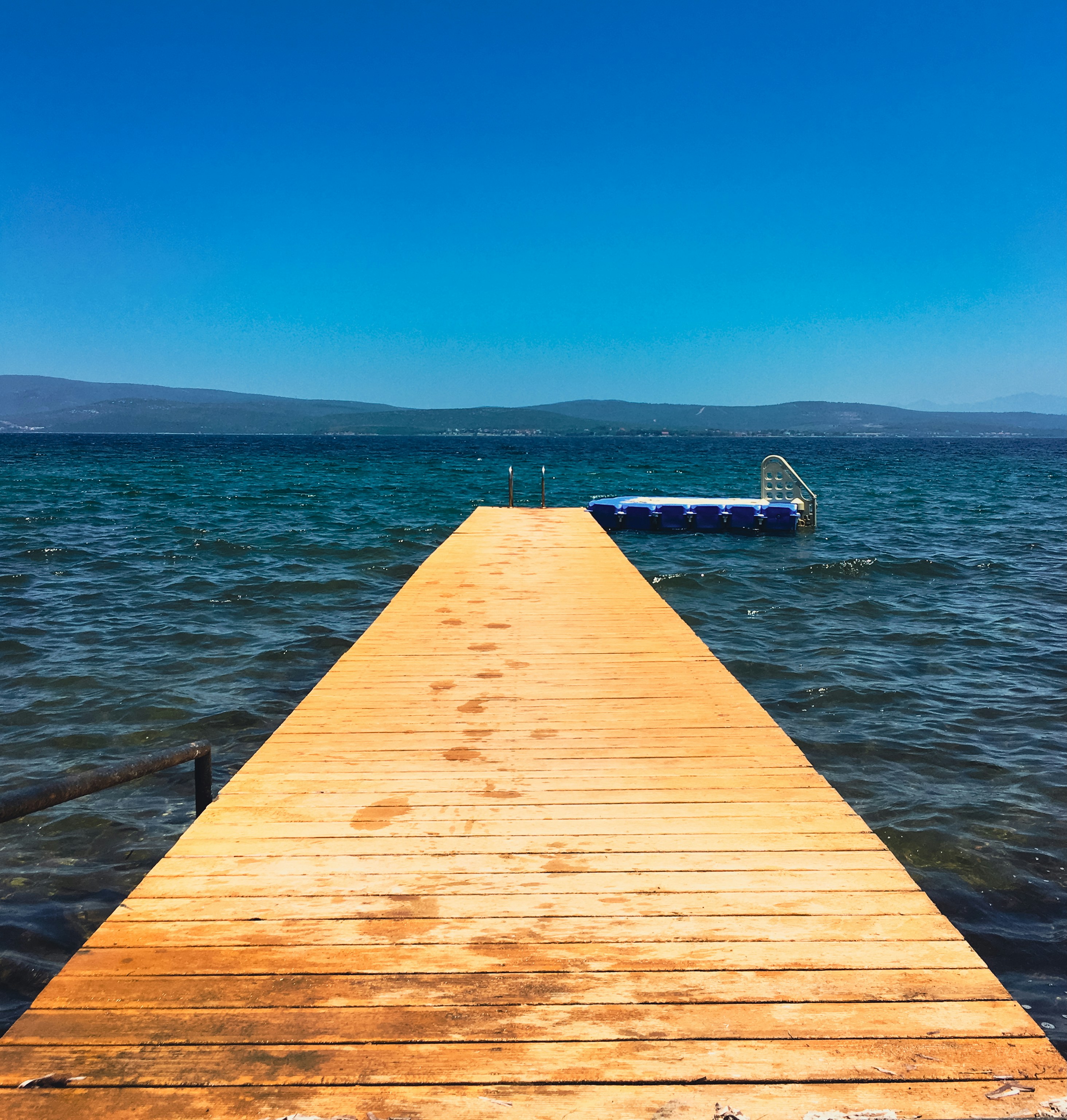 Photo by pouyamousighichi