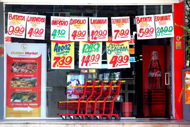 grocery store shelves, supermarket price tags, shopping cart, Japanese yen banknotes, calculator receipt