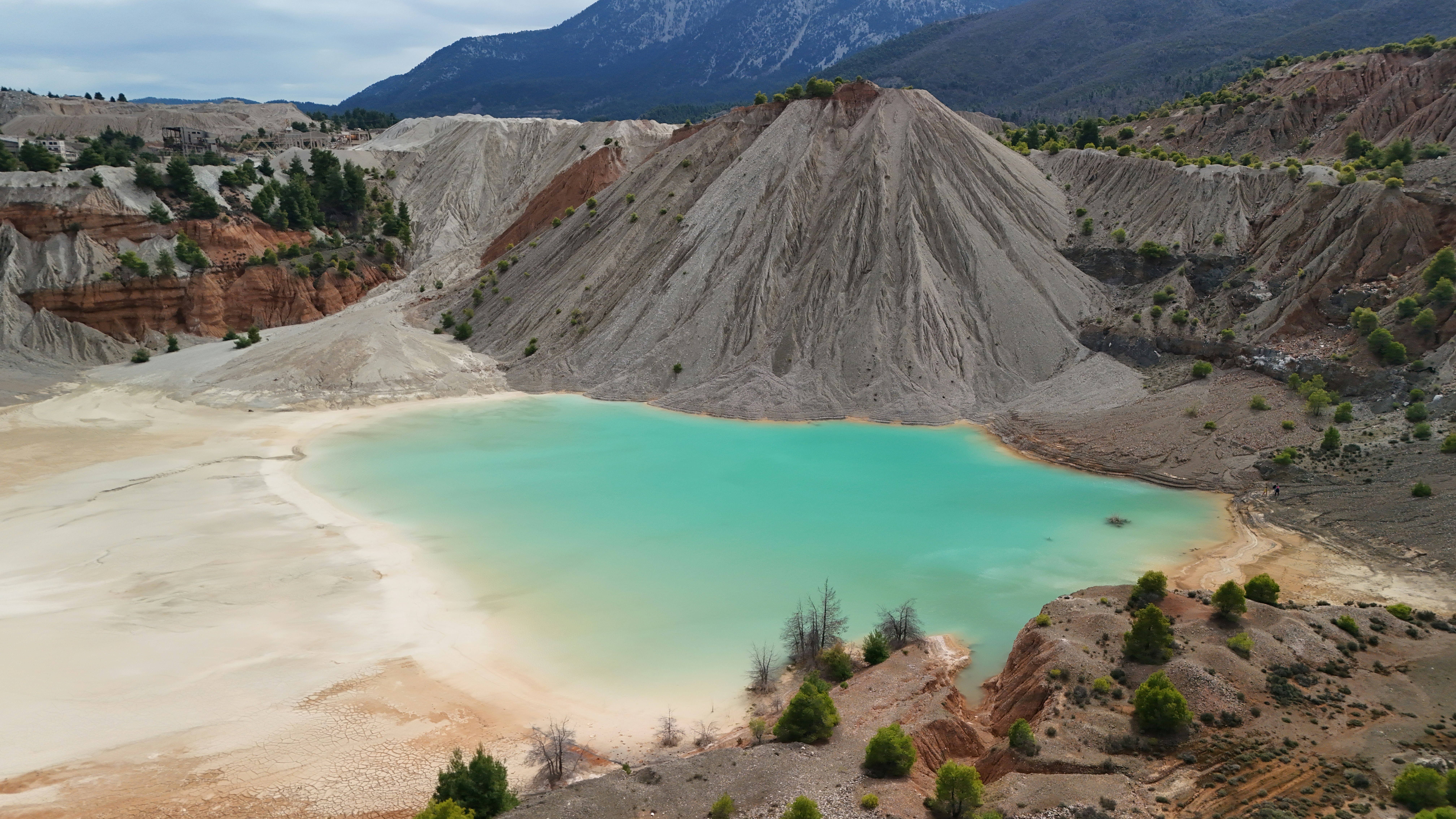 A beautiful turquoise lake surrounded by mountains.