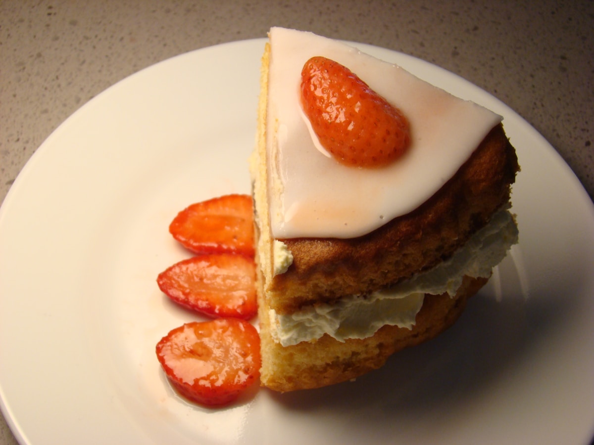 Why Fresh Strawberry Cake Lacks Flavor and How to Make It Taste Stronger?