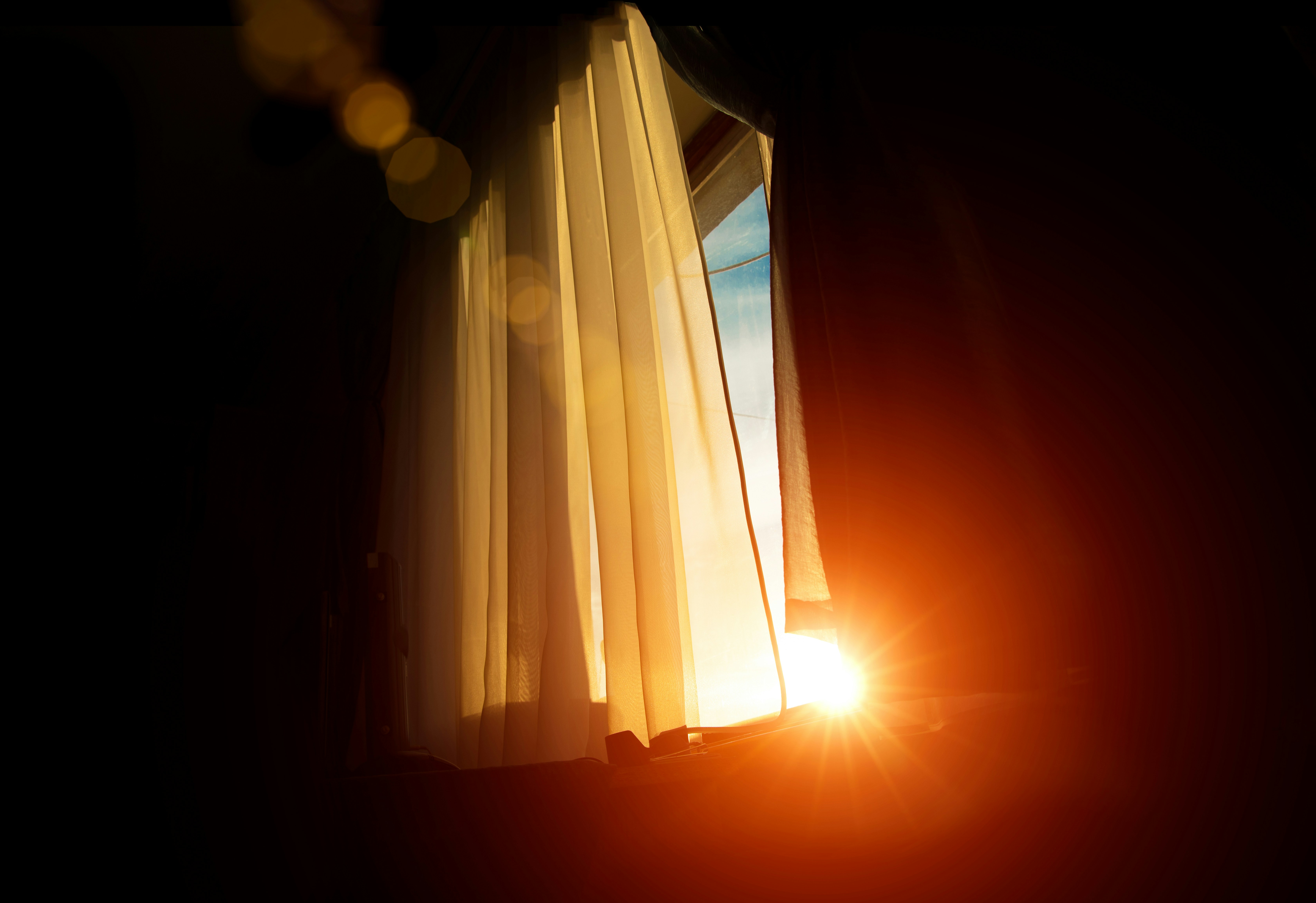 Sunrise wedding light, ilustrasi artikel Say 