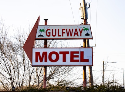The gulfway motel sign points the way.