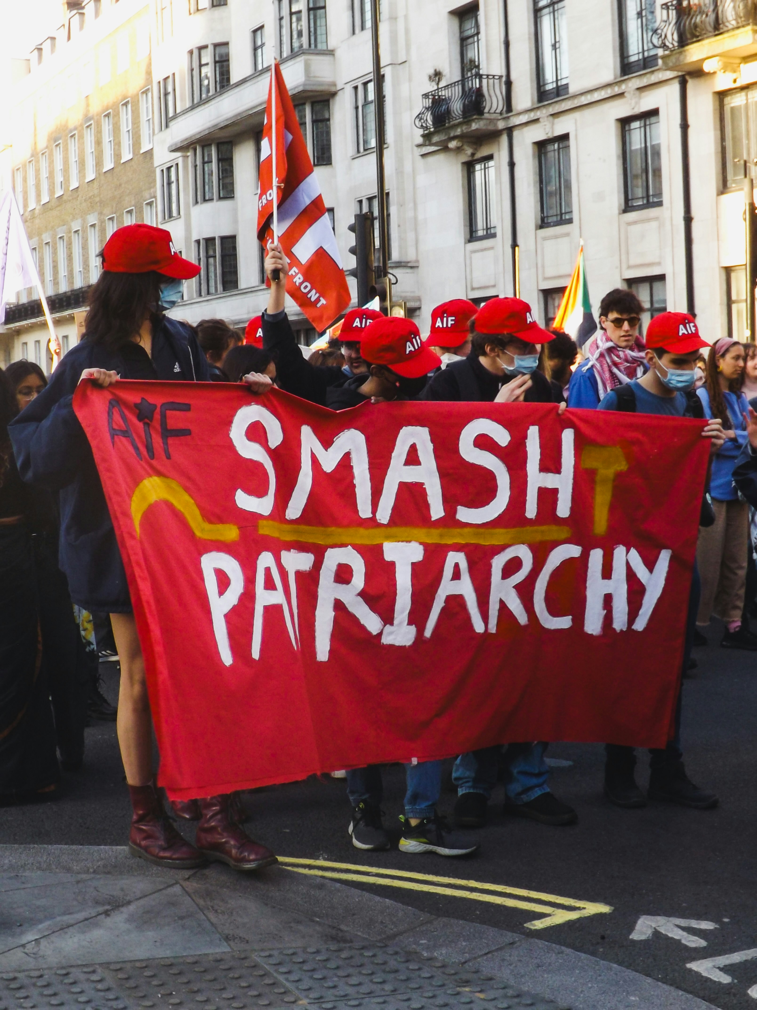 자본주의는 여전히 여성의 적이다! 게시물 이미지