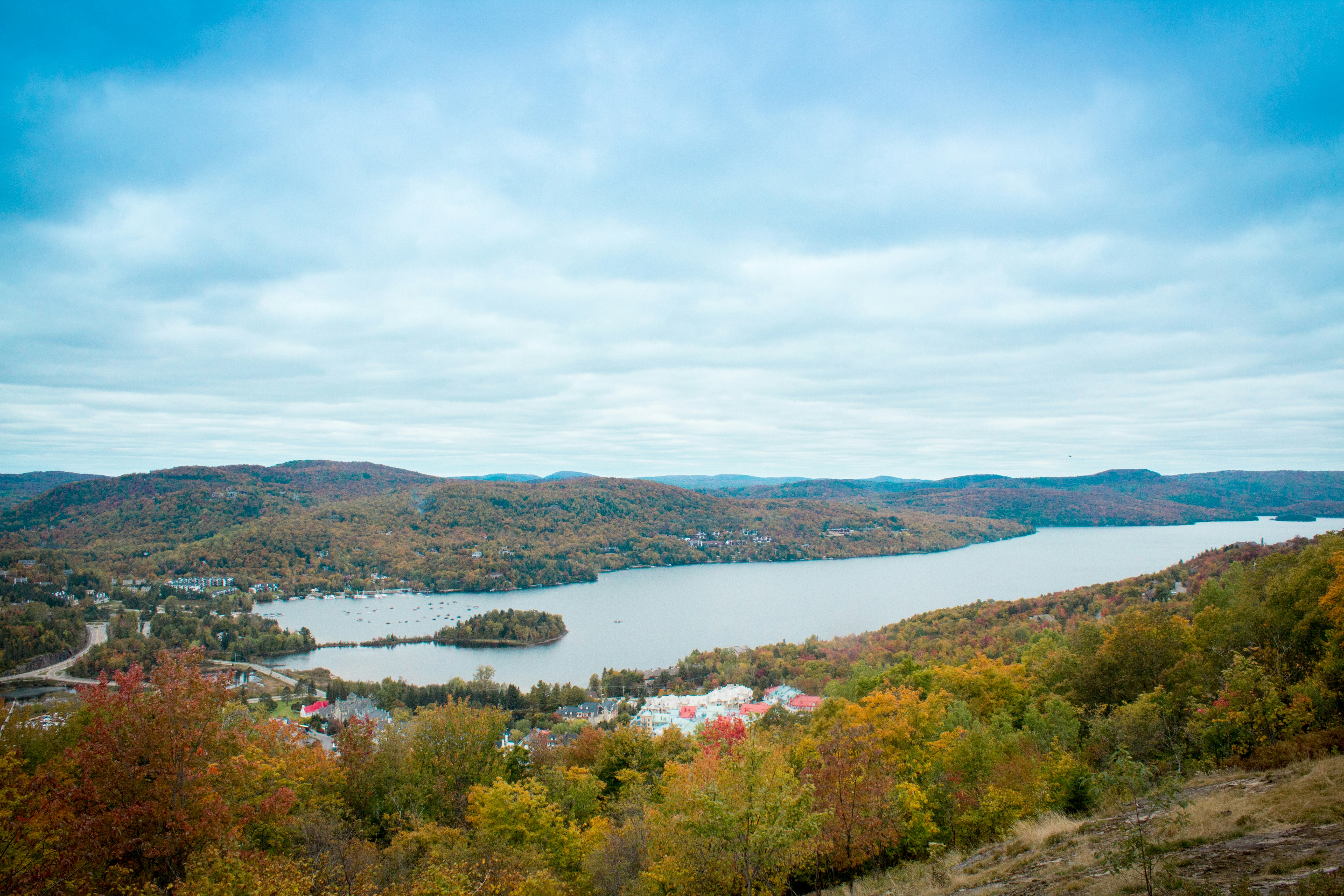 A scenic lake view with colorful autumn foliage.