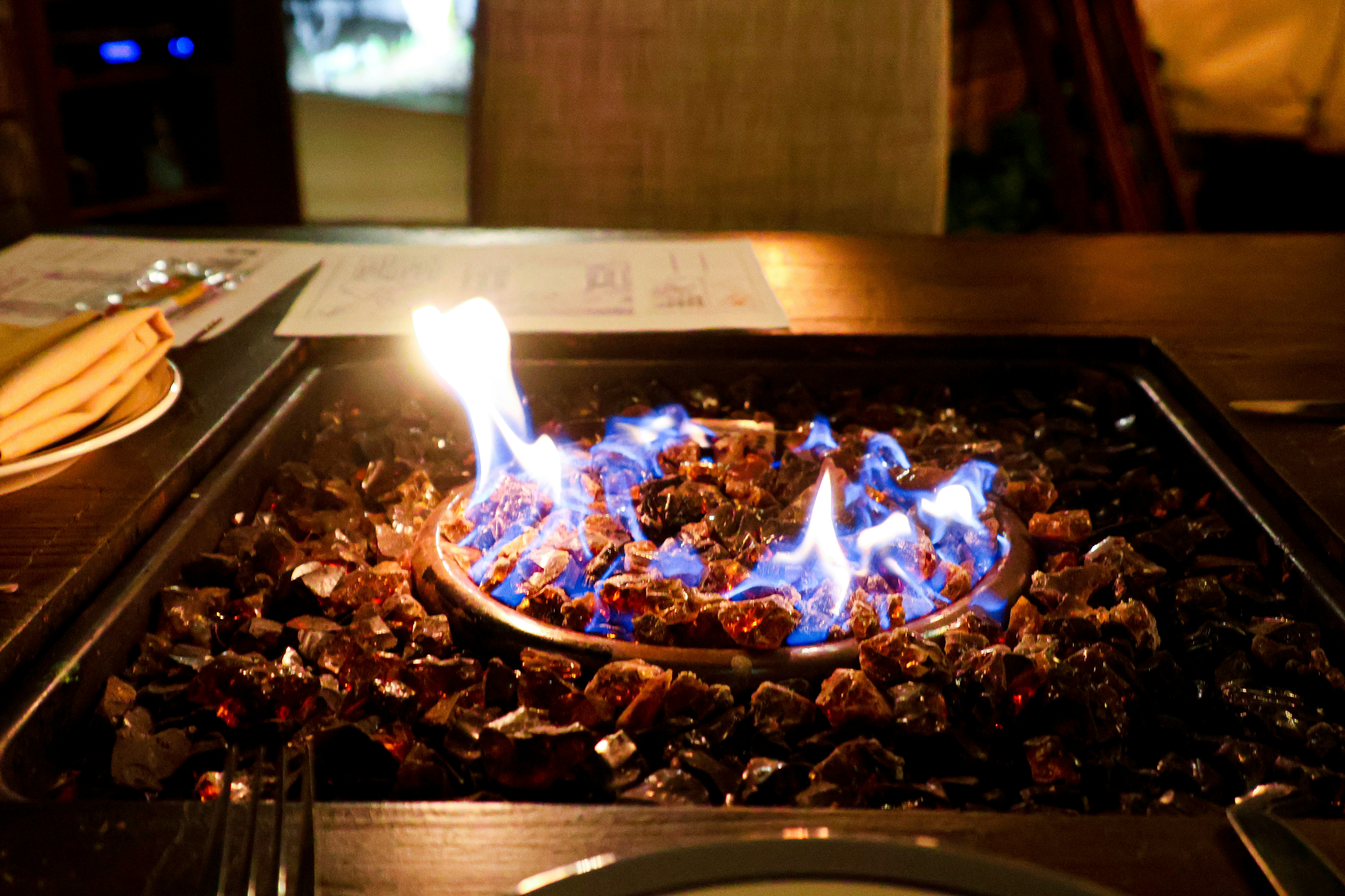 Seyir halindeki tankerde çıkan yangın ormanlık alana sıçradı