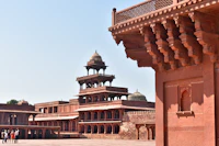 Best Romantic Dinner Spots in Fatehpur Sikri for a Night to Remember