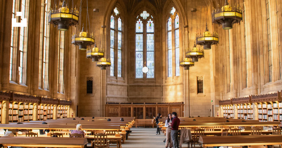 A grand library hall with high ceilings and tables. photo – Free ...