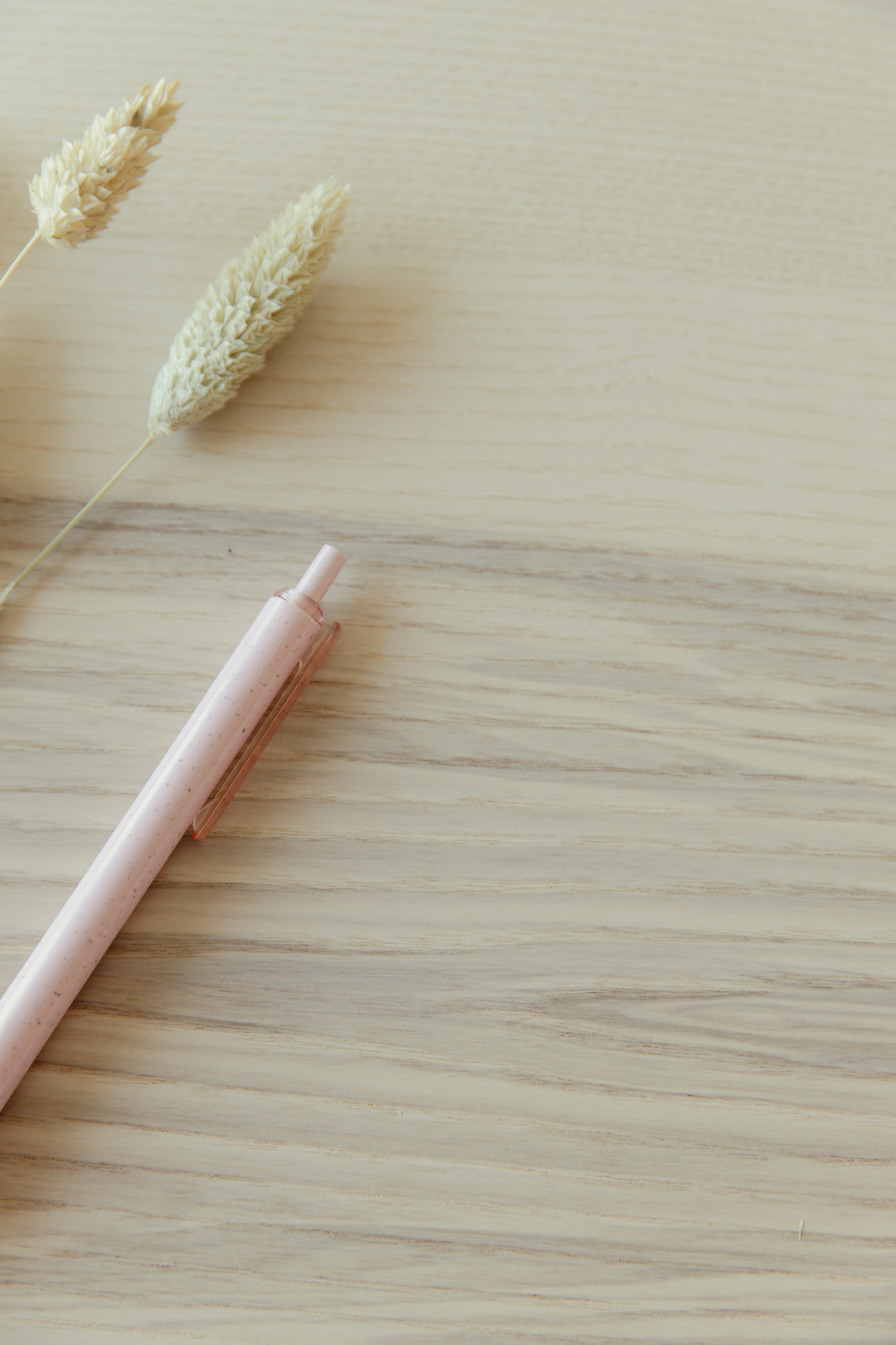 minimalist beige office, wallpaper, Beige Home Office DIY Makeover: Create Your Dream Space 2