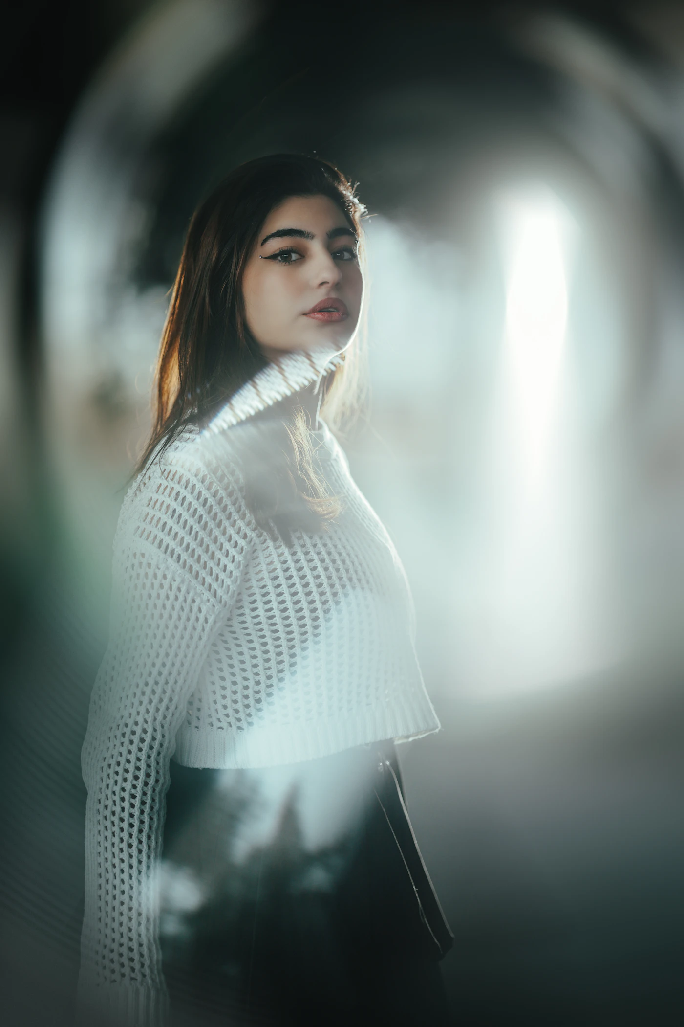 Brillance capillaire : ce qui rend un cheveu coloré terne ou lumineux