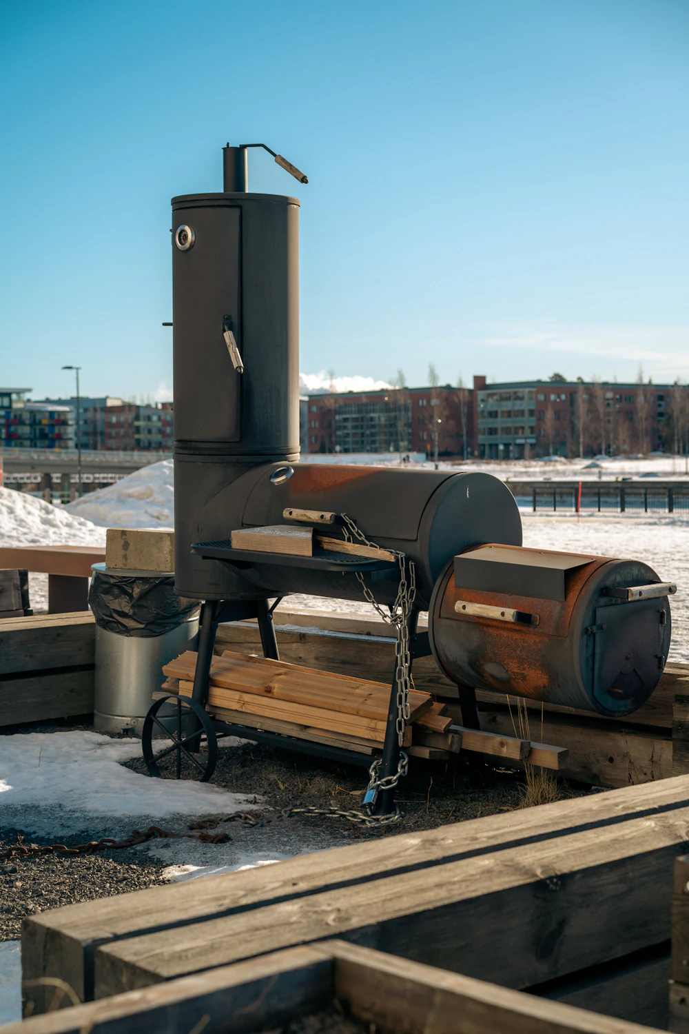 Outdoor BBQ smoker