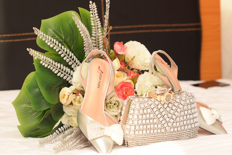Bridal luxury set with bouquet and purse