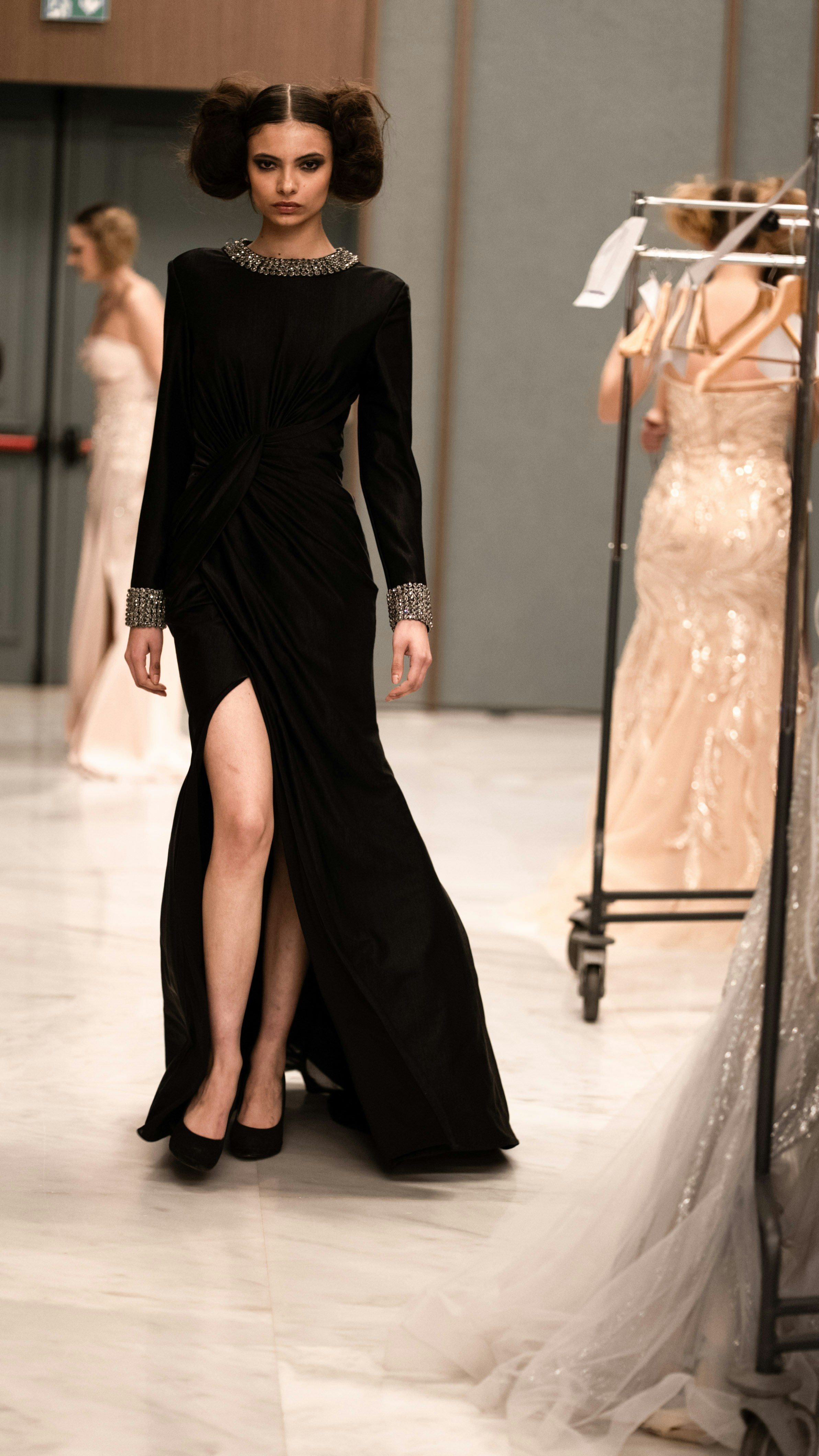 An example of Elegant Chic Chaos attire