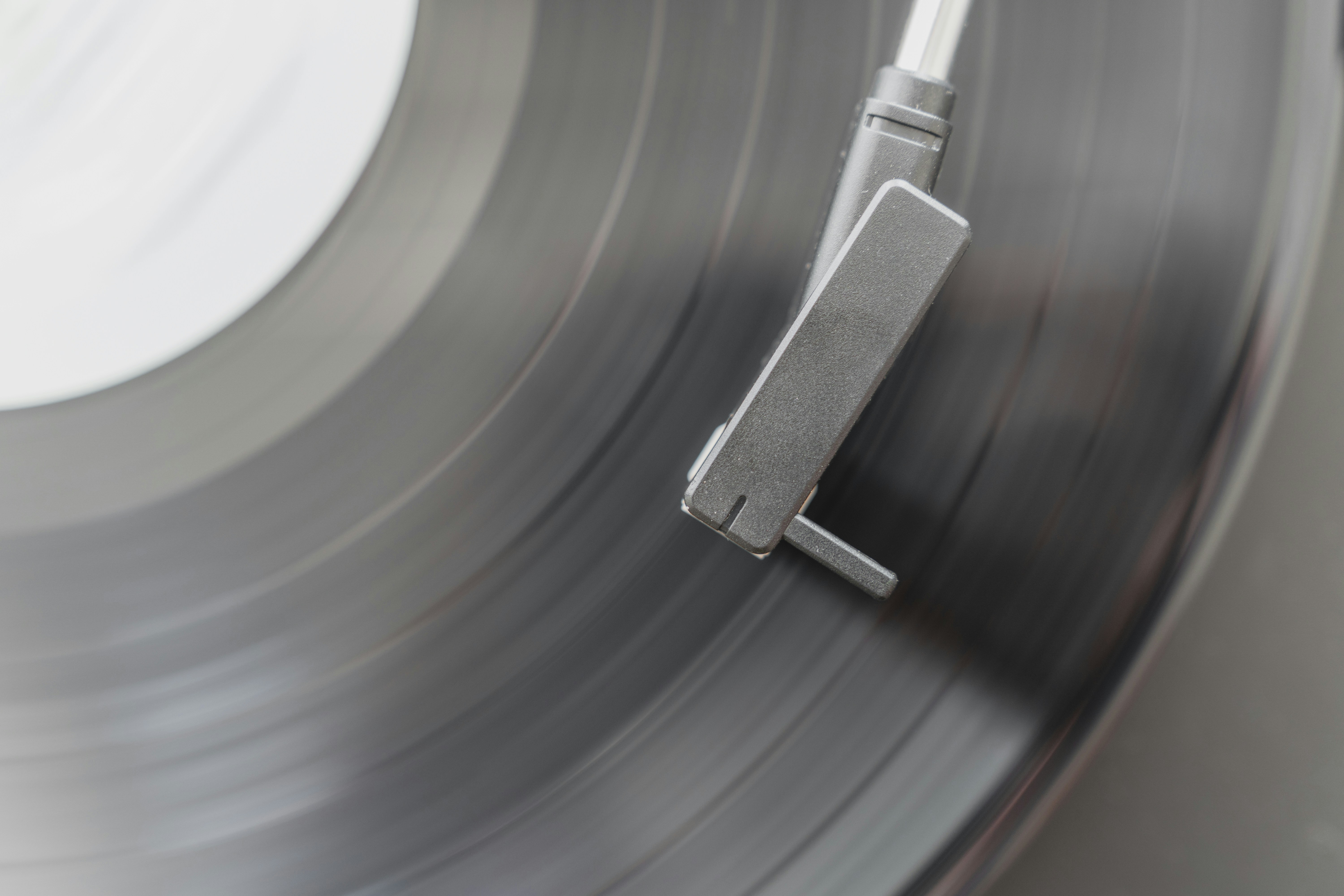 Groove Doctors: The Obsessive Technicians Bringing Wrecked Vinyl Back From the Dead