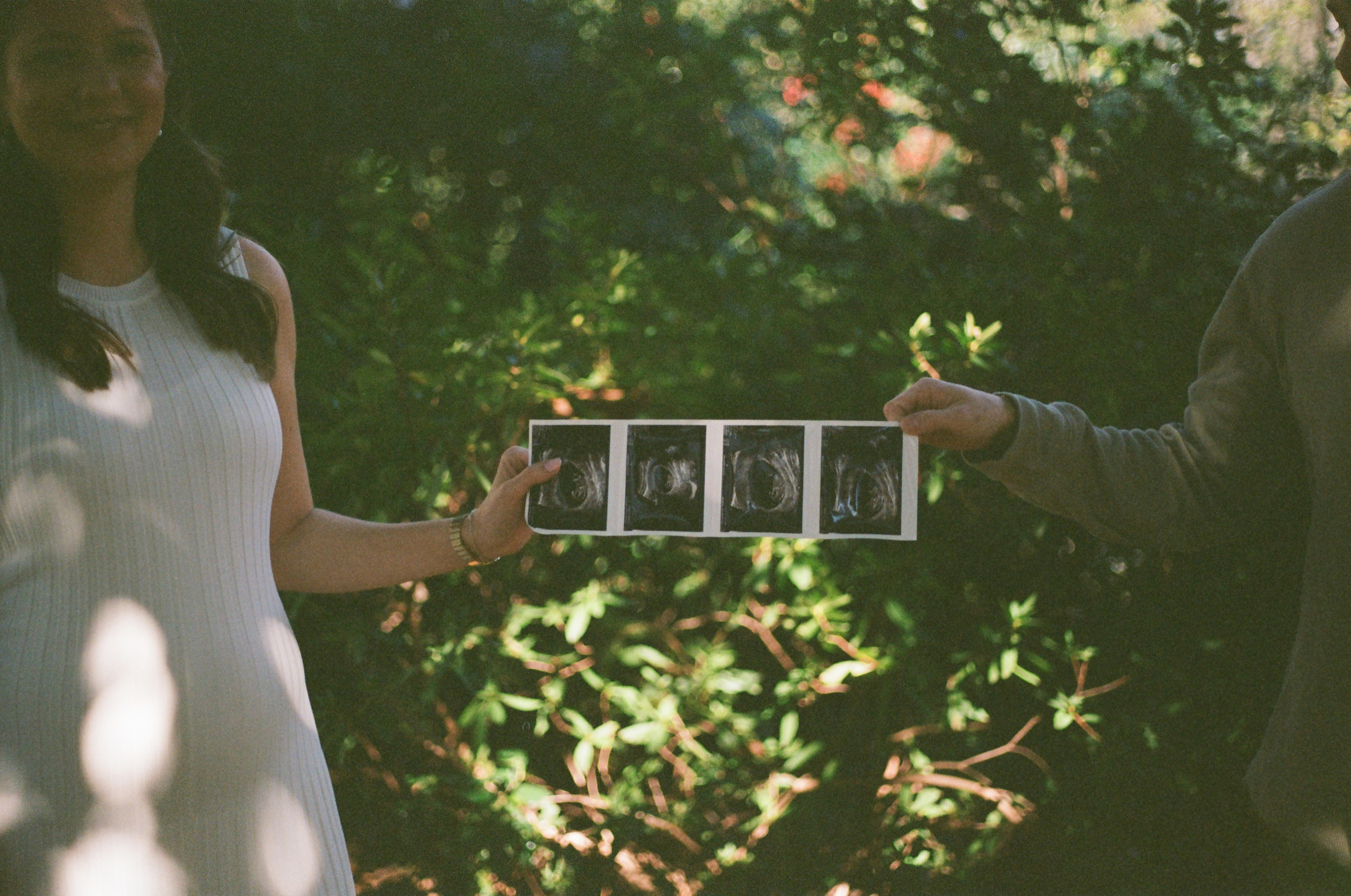 wedding photo collage, ilustrasi artikel Beyond the Album: Creative Ways to Display Your Wedding Photos 8