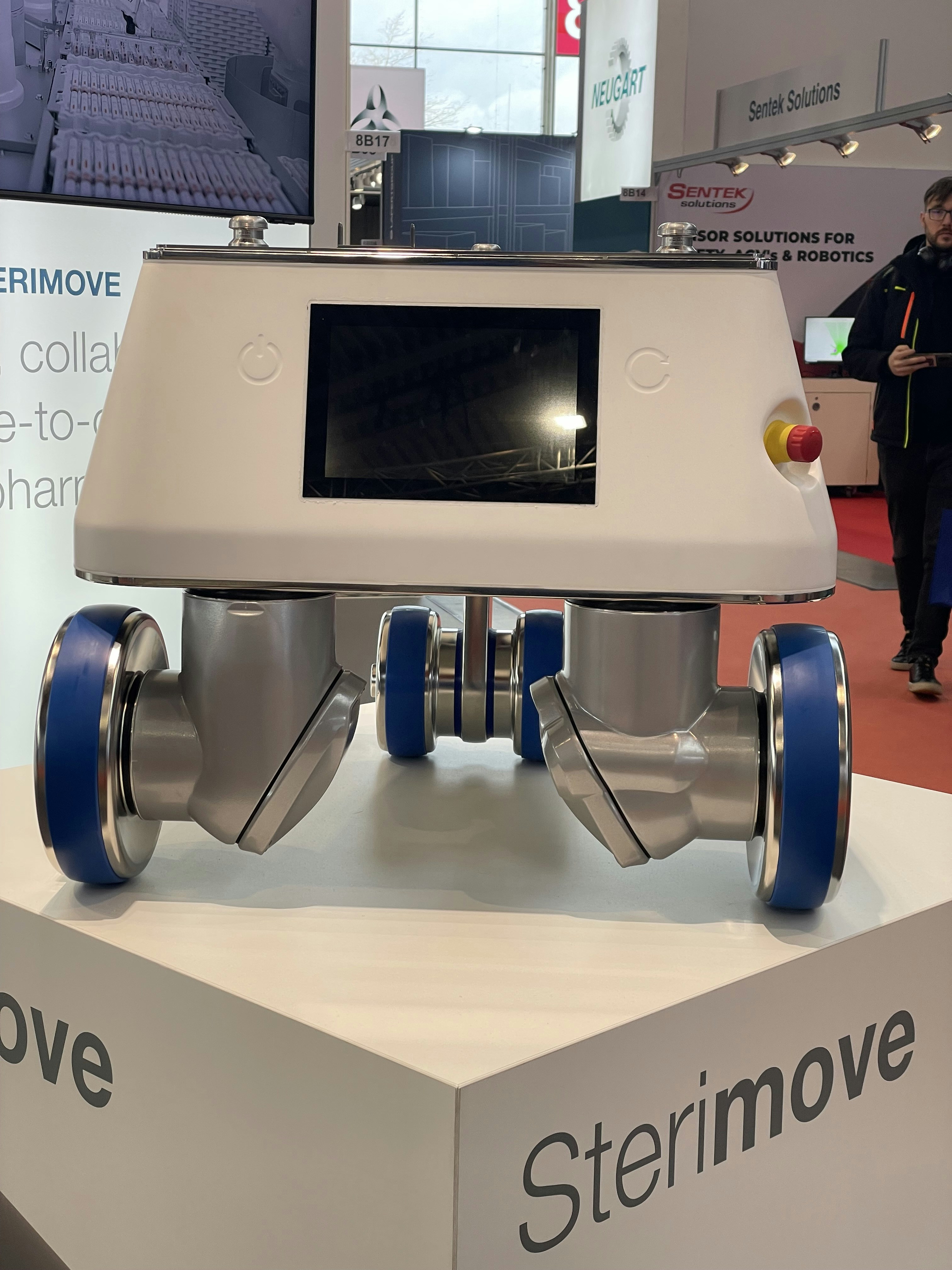 Un robot sterimove est exposé lors d’un salon professionnel.