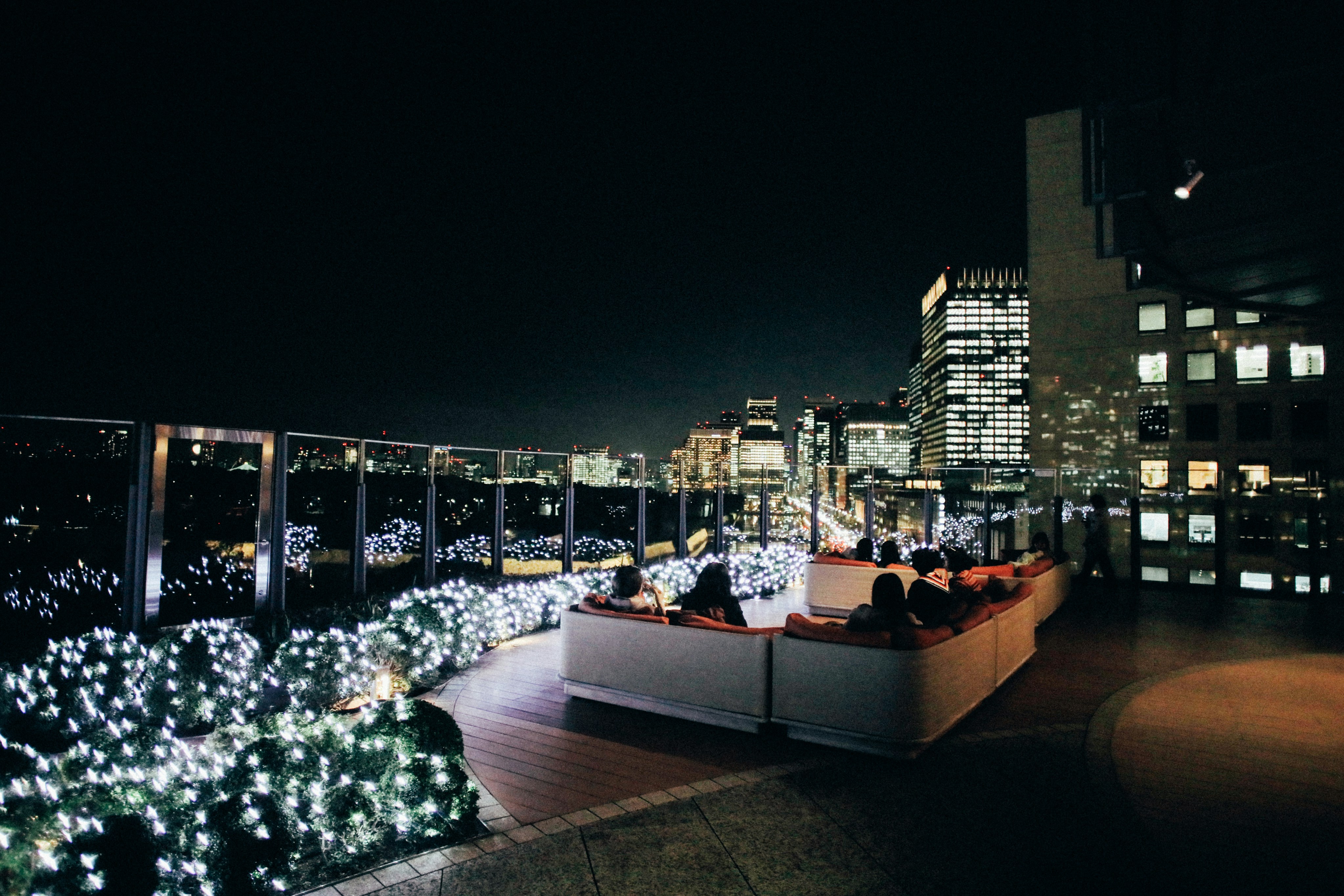 High-altitude lounge deck overlooking the city - chicago rooftop lounges