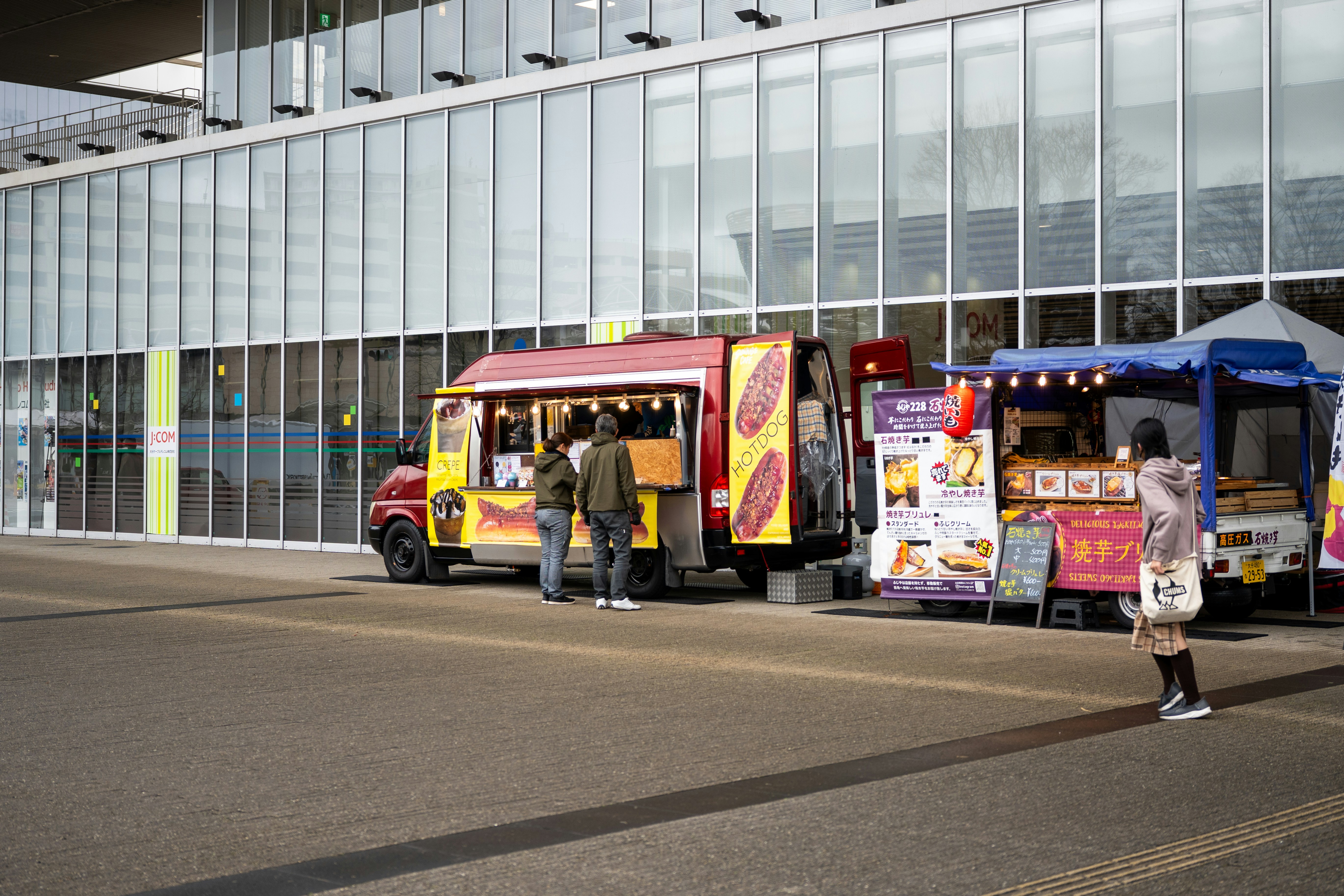 Comparison of new and used food trucks