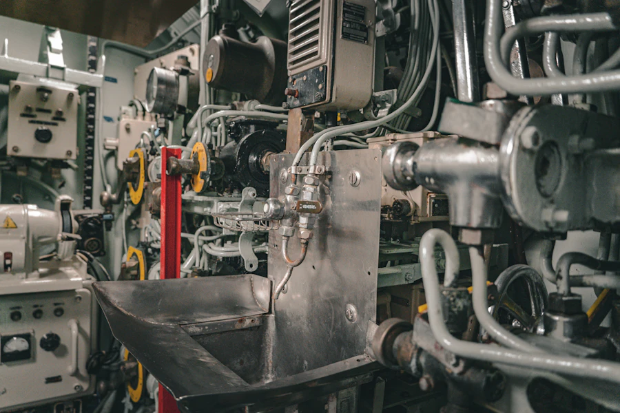 Injection unit and hopper on a PET injection molding machine